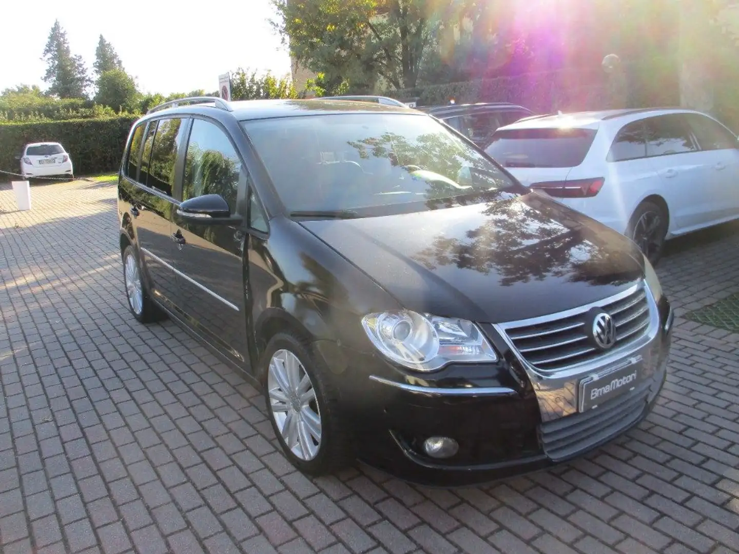 Volkswagen Touran 1.9 TDI 105CV DPF Highline PELLE/Sensori Nero - 2