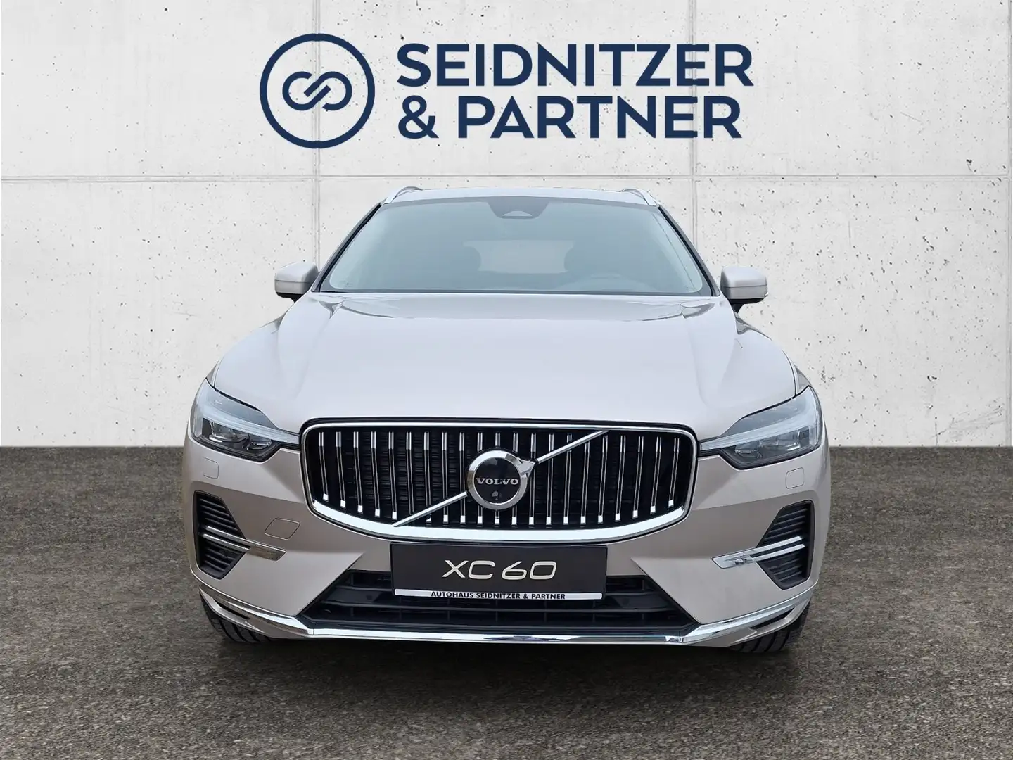 Volvo XC60 Ultra Bright Recharge Plug-In Hybrid AWD - 2