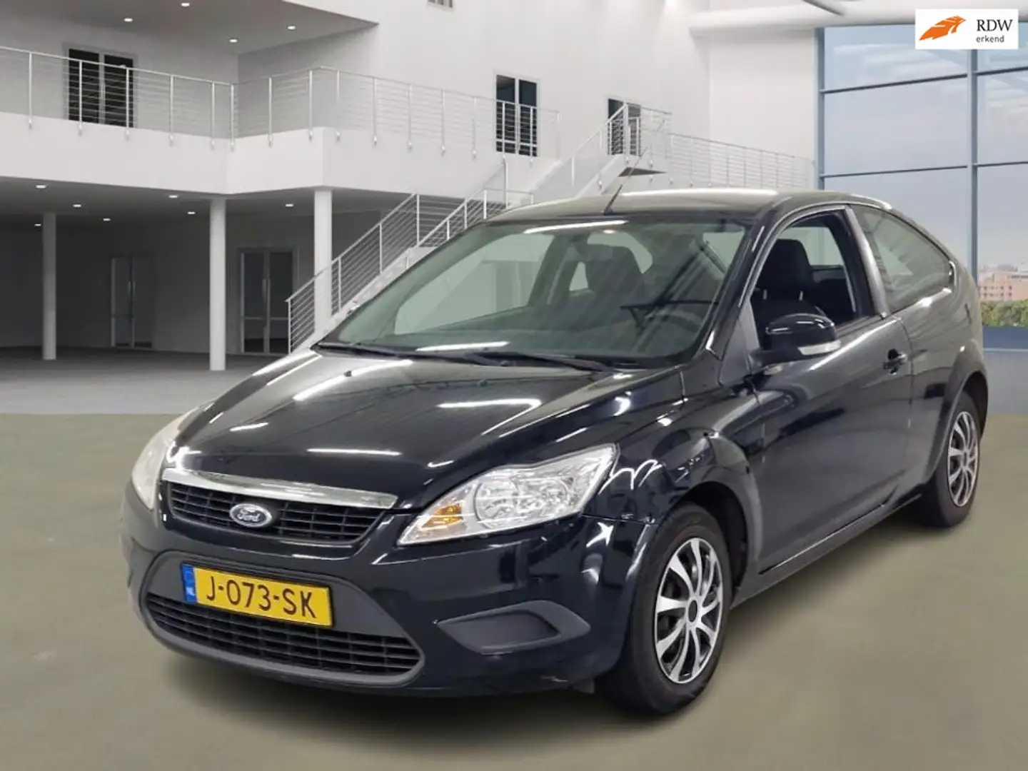 Ford Focus 1.4 Trend Schwarz - 1