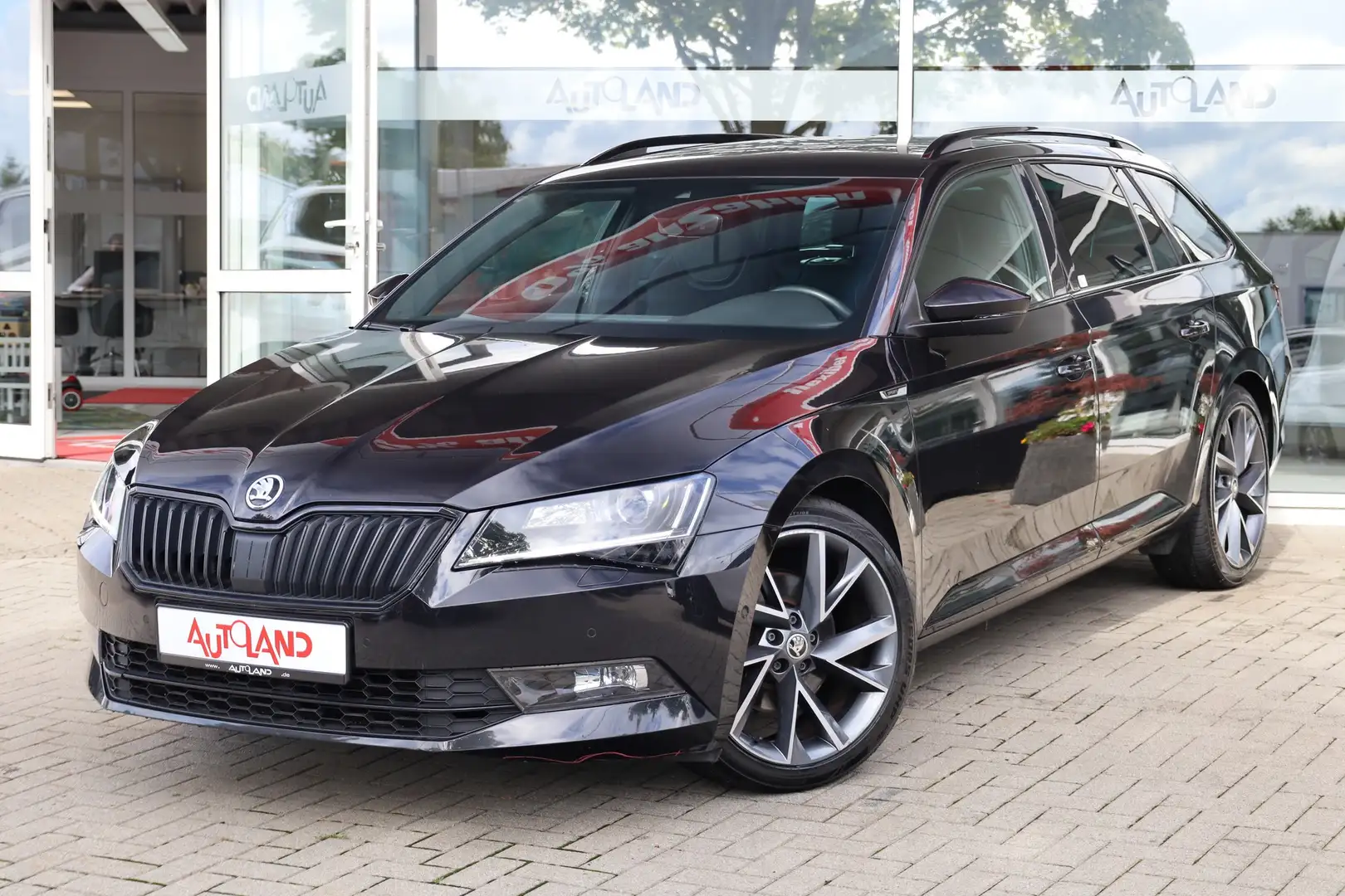 Skoda Superb Combi 2.0 TDI DSG Sportline Standheizung Noir - 2
