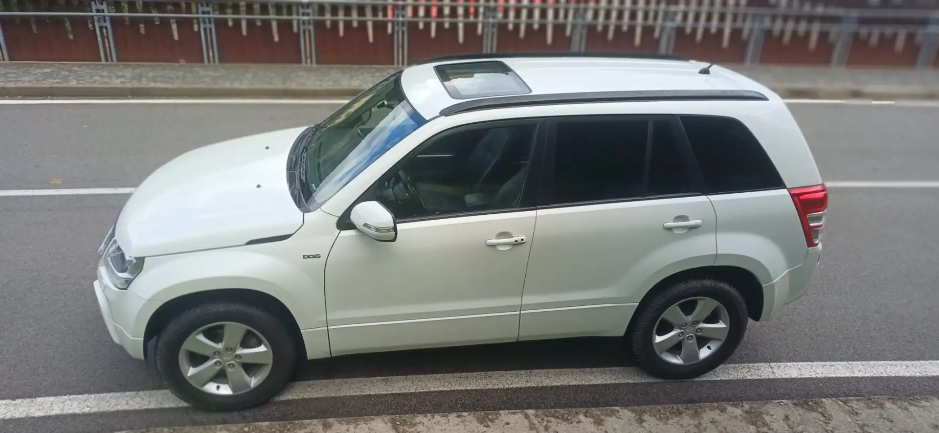 Suzuki Grand Vitara 1.9 DDIS 5p. Euro5 Pelle-Navigatore-Xenon-Tetto Biały - 1