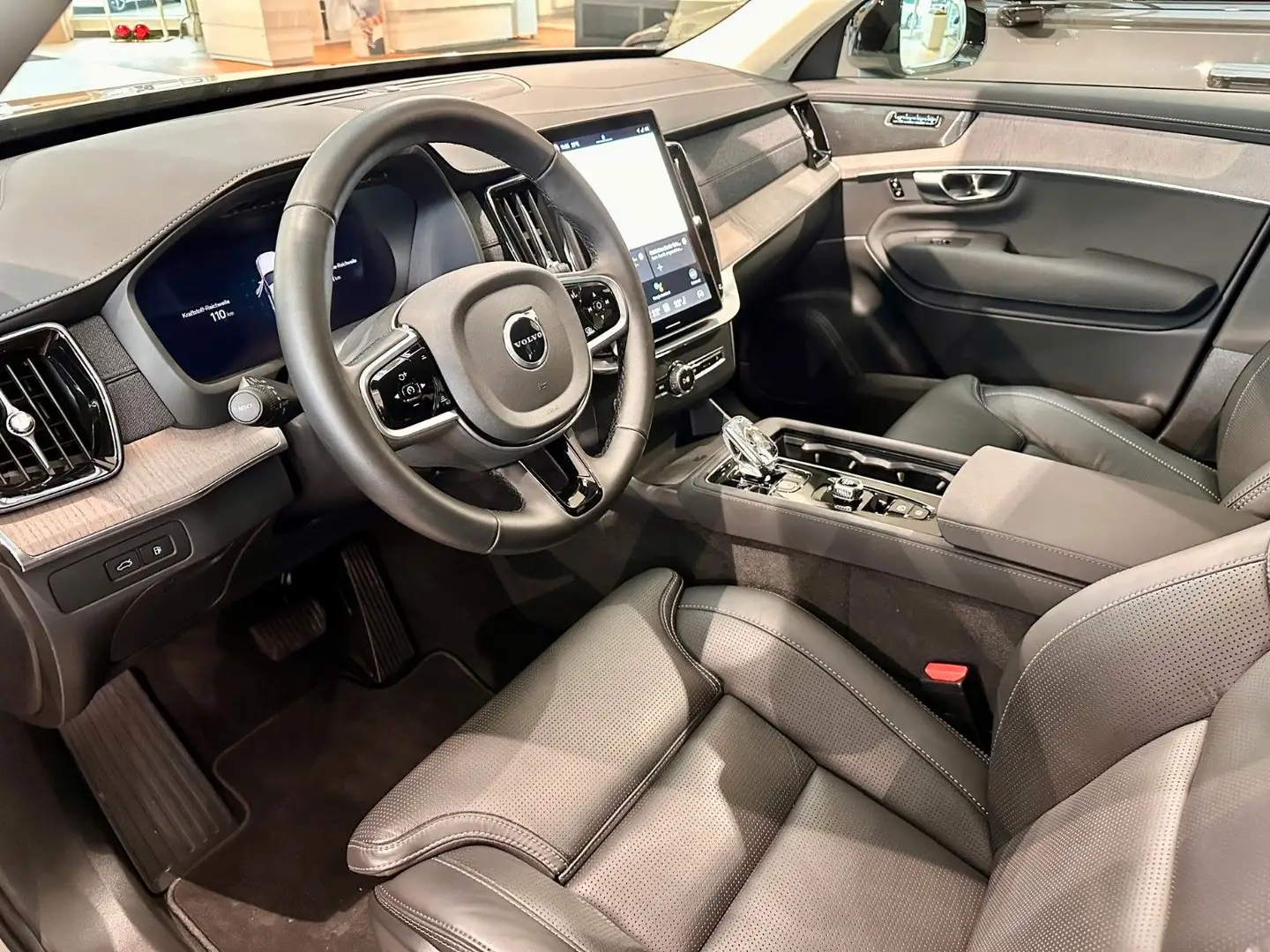 Volvo XC90 T8 Plus Dark Recharge Plug-In Hybrid AWD Silber - 2