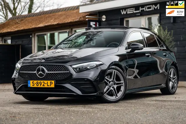 Mercedes-Benz A 200 AMG Line Panoramadak I Adaptive Cruise I 360 I Hea