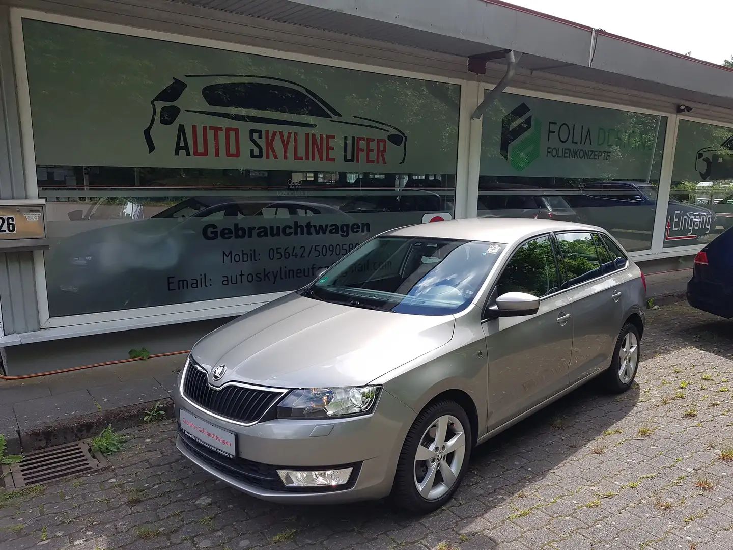 Skoda Rapid/Spaceback Elegance1.4 122PS 2HD+CHECKHEFT+AUTOMATIK+XENON+SH Gris - 1