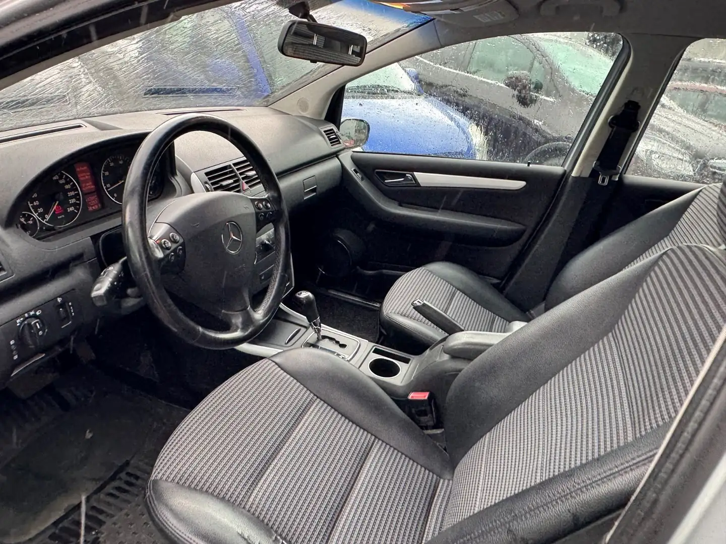 Mercedes-Benz A 150 A -Klasse A 150 Automatik Tüv 12.2026 Silber - 2