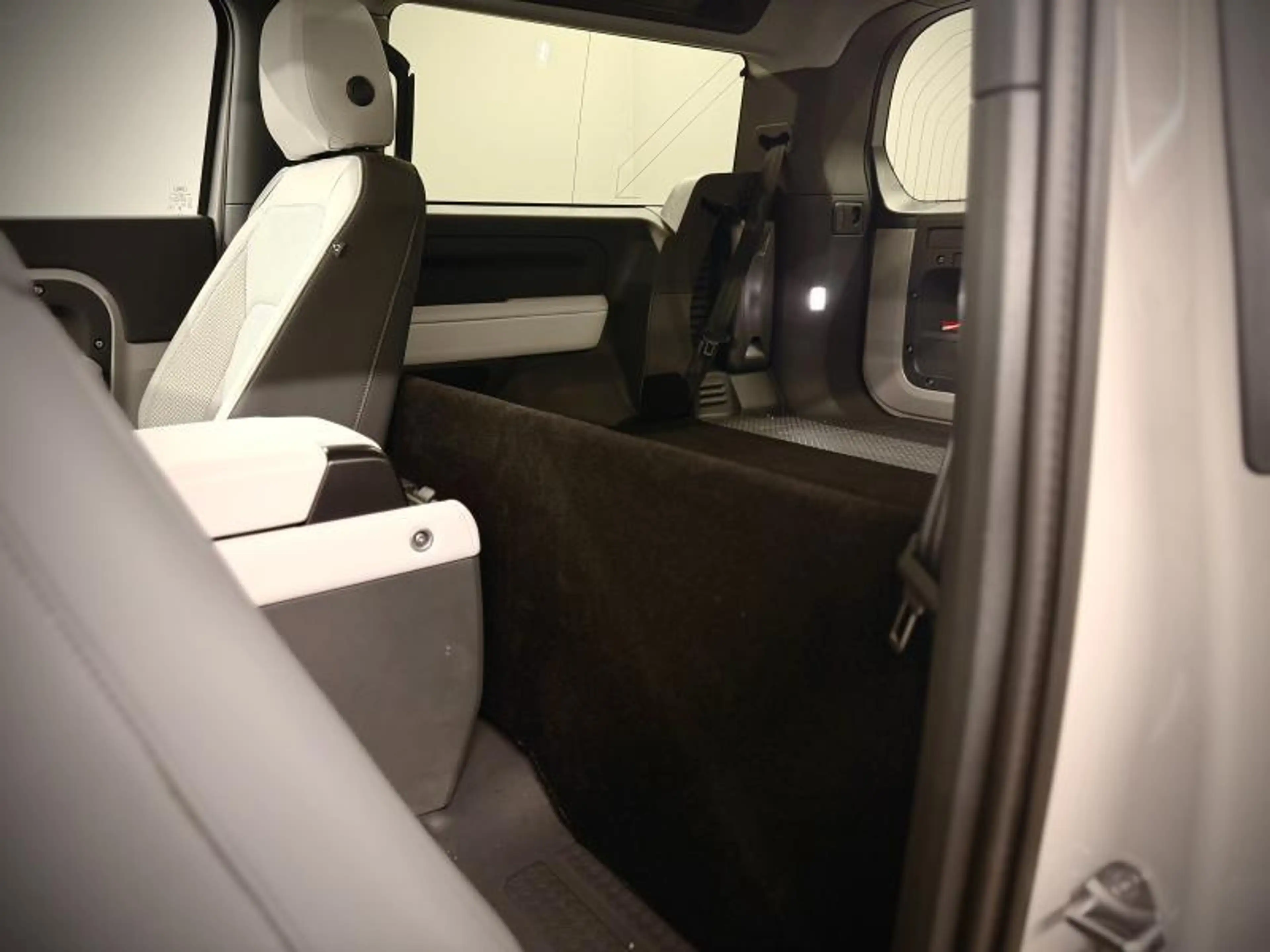 Land Rover Defender 90 D250 X-Dynamic SE - niet ingeschreven — photo 12