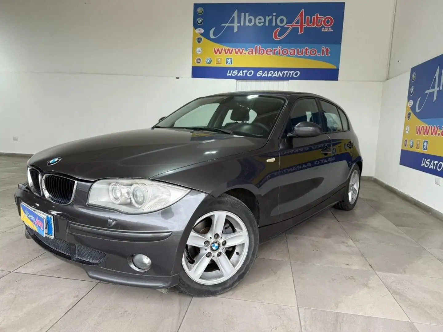 BMW 118 d cat 5 porte Futura DPF Grigio - 1