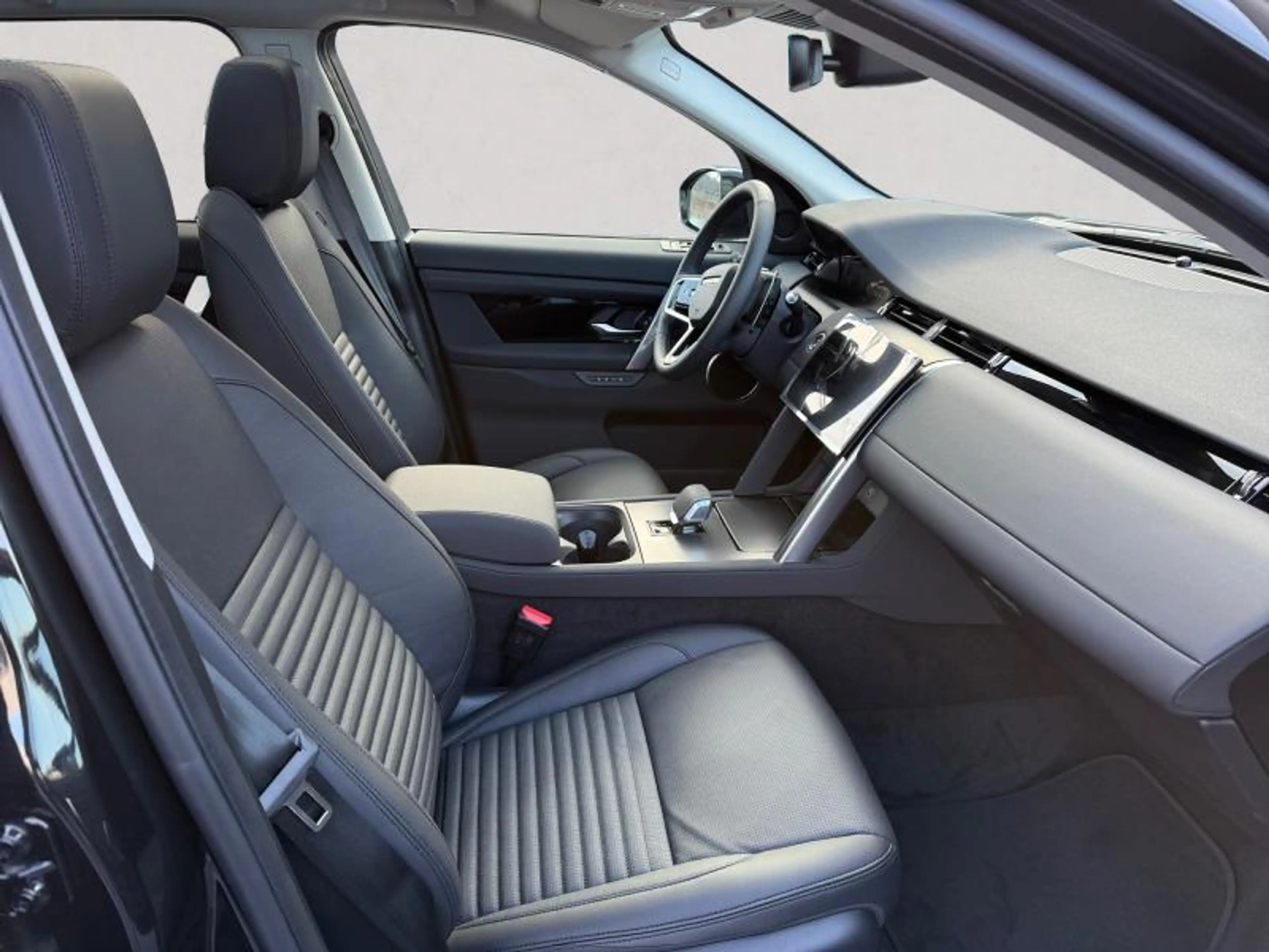 Land Rover Discovery Sport [PHEV] S — photo 15