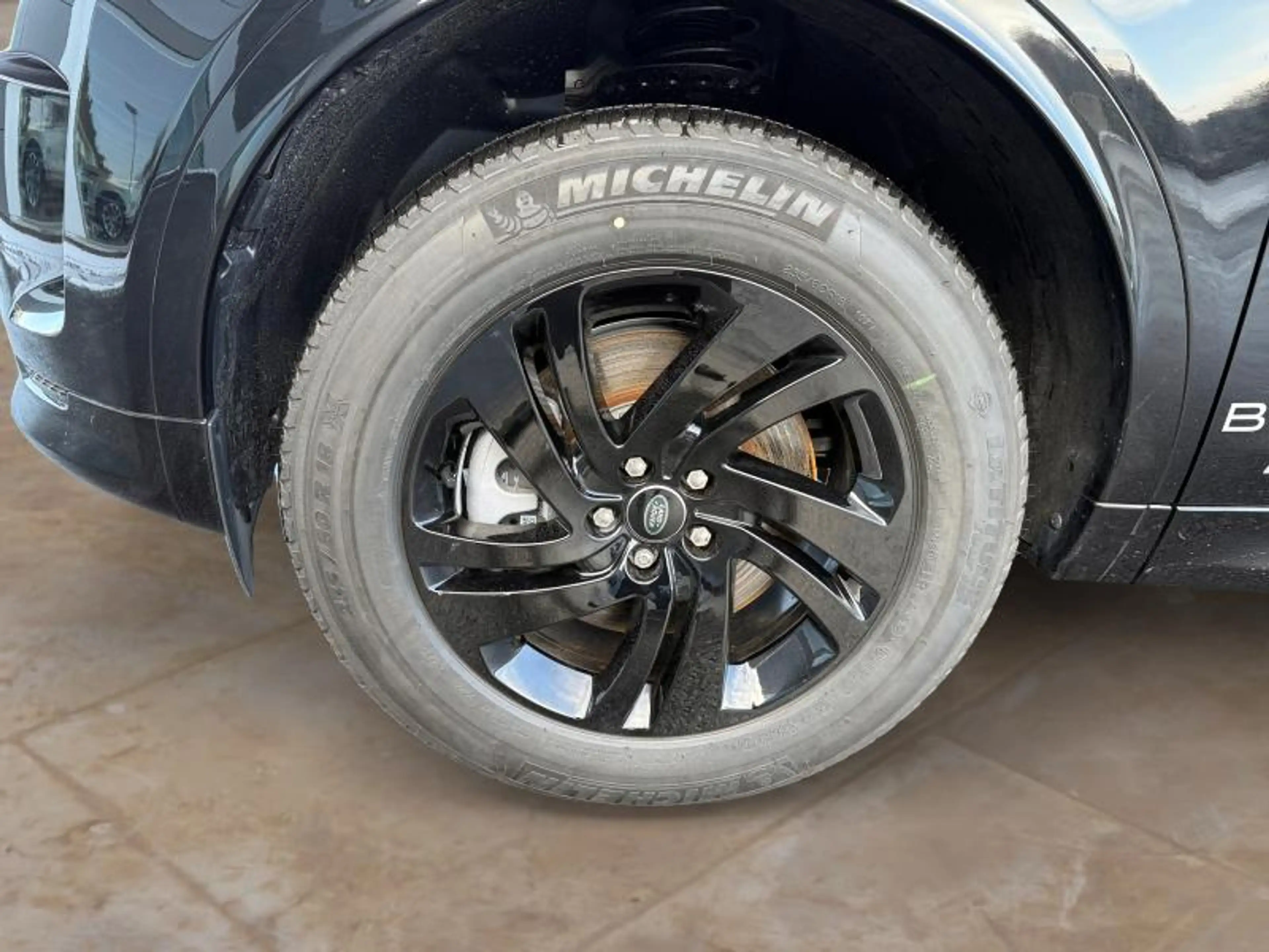 Land Rover Discovery Sport [PHEV] S — photo 14