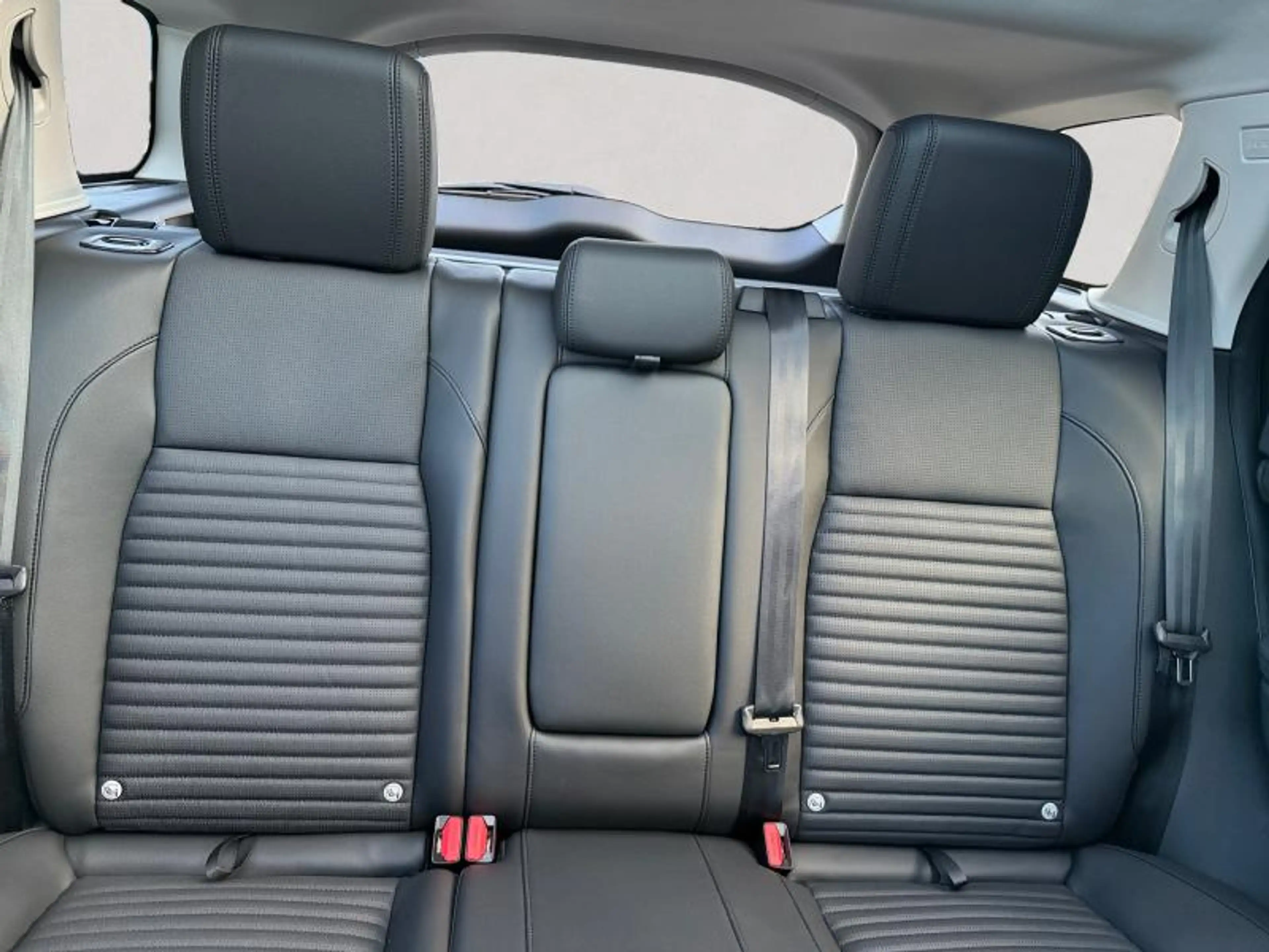 Land Rover Discovery Sport [PHEV] S — photo 13