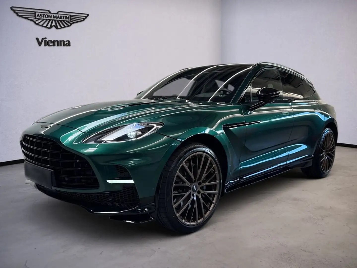 Aston Martin DBX DBX707 Facelift | Malachite Green | Pano | B&W Zelená - 1