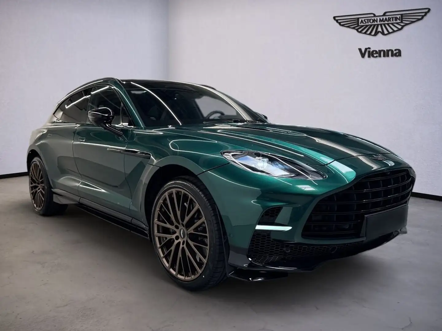 Aston Martin DBX DBX707 Facelift | Malachite Green | Pano | B&W Zelená - 2