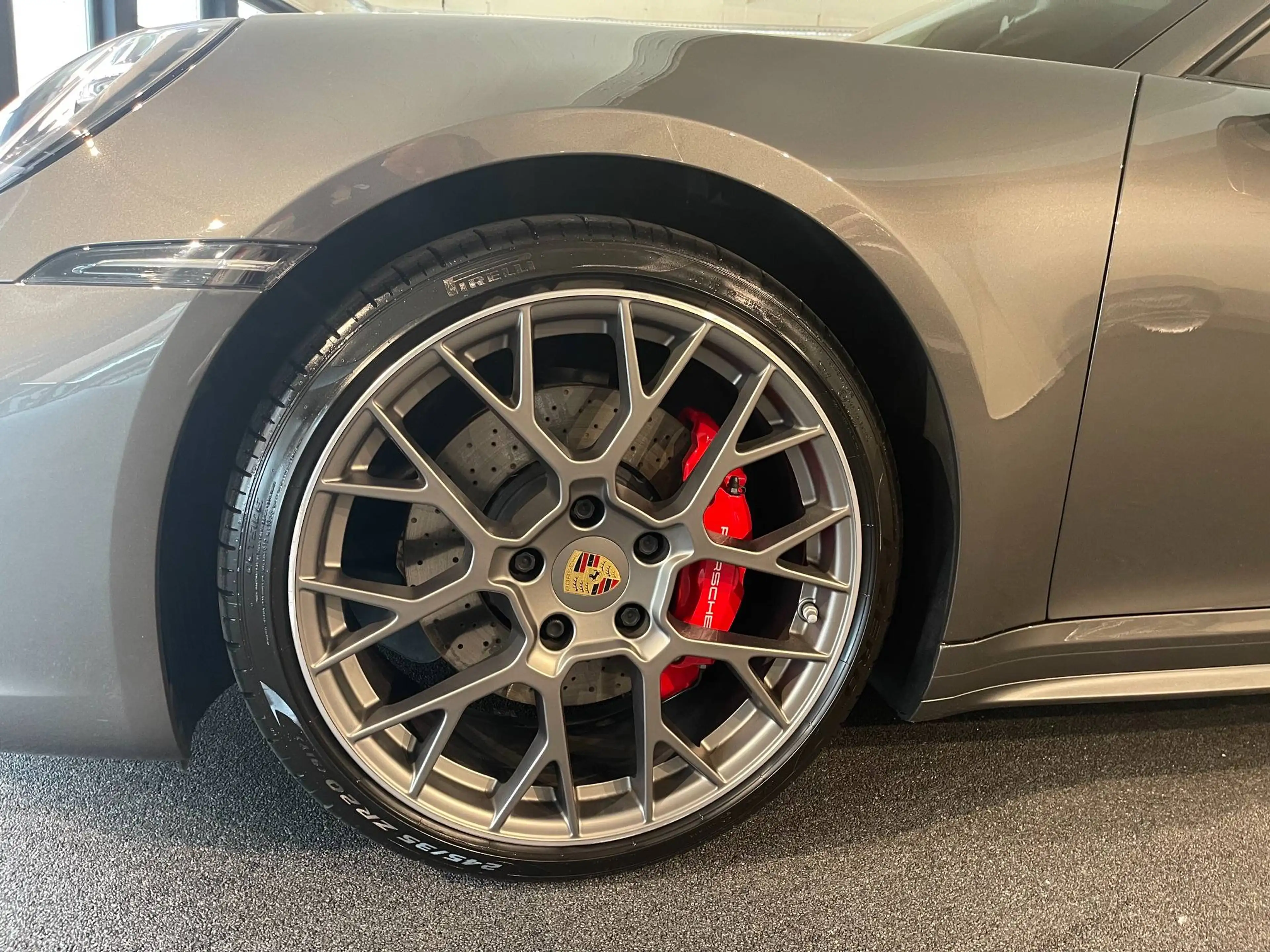 Porsche 992 Carrera 4S Coupé — photo 13
