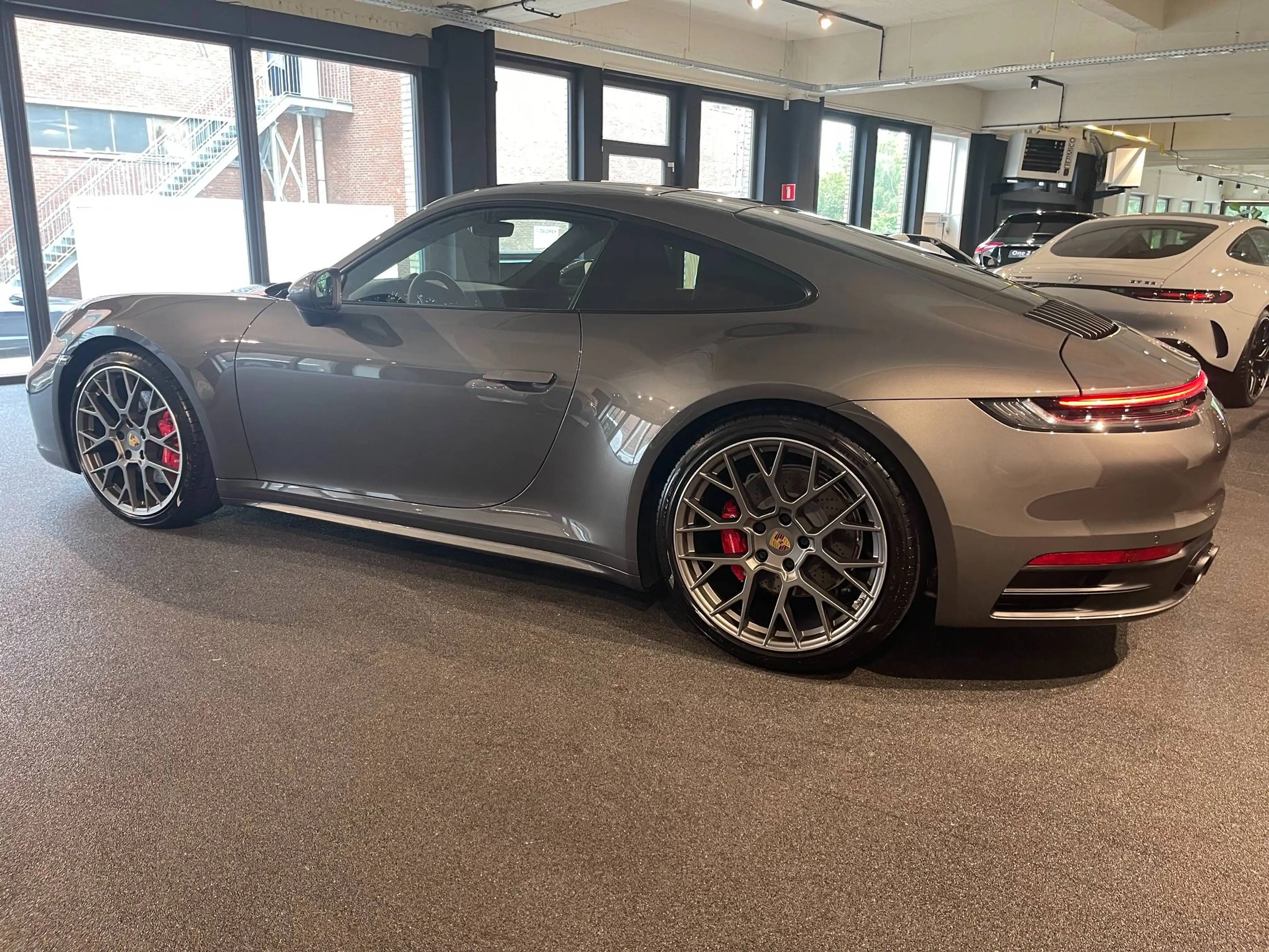 Porsche 992 Carrera 4S Coupé — photo 11