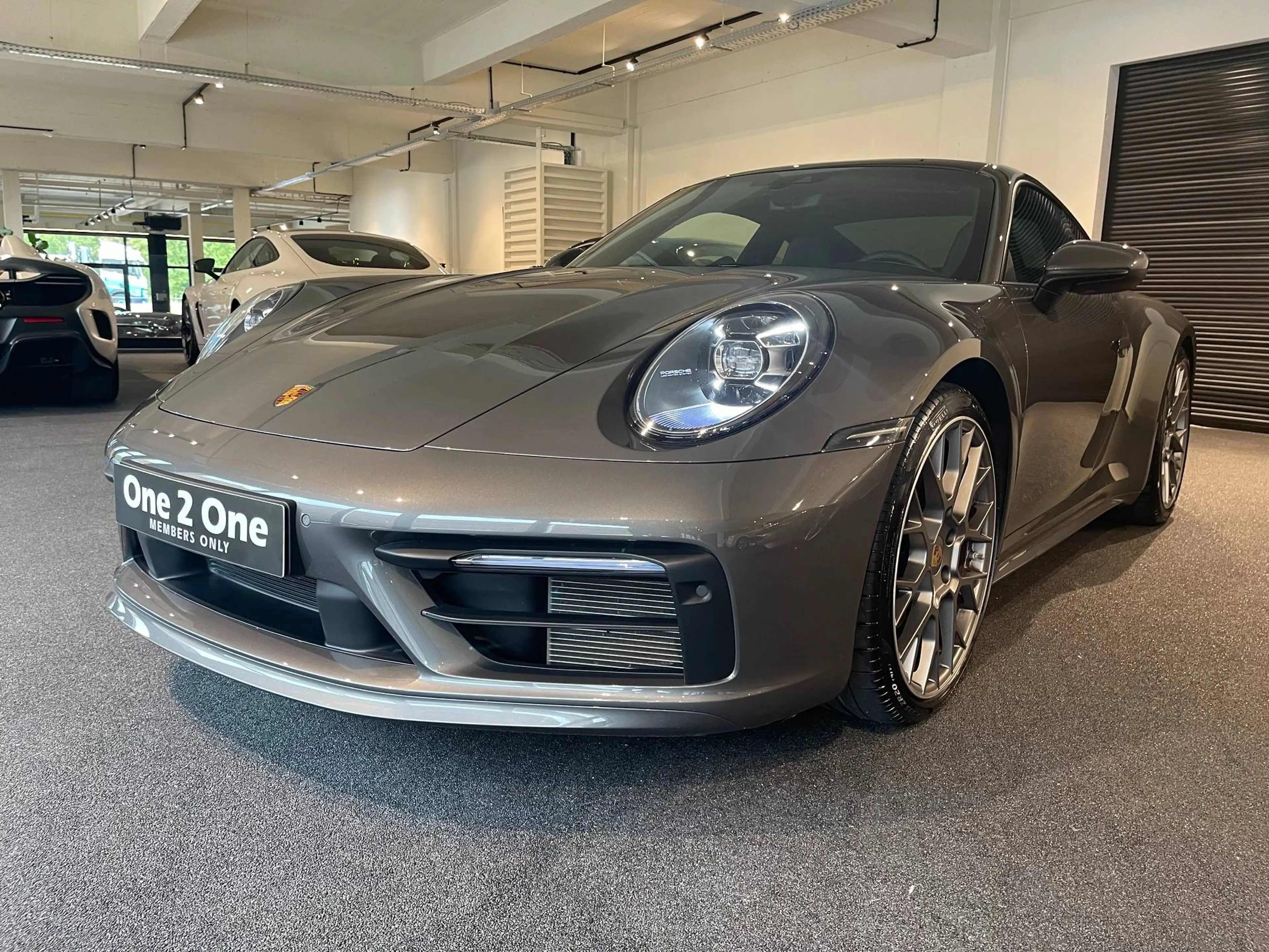 Porsche 992 Carrera 4S Coupé — photo 3