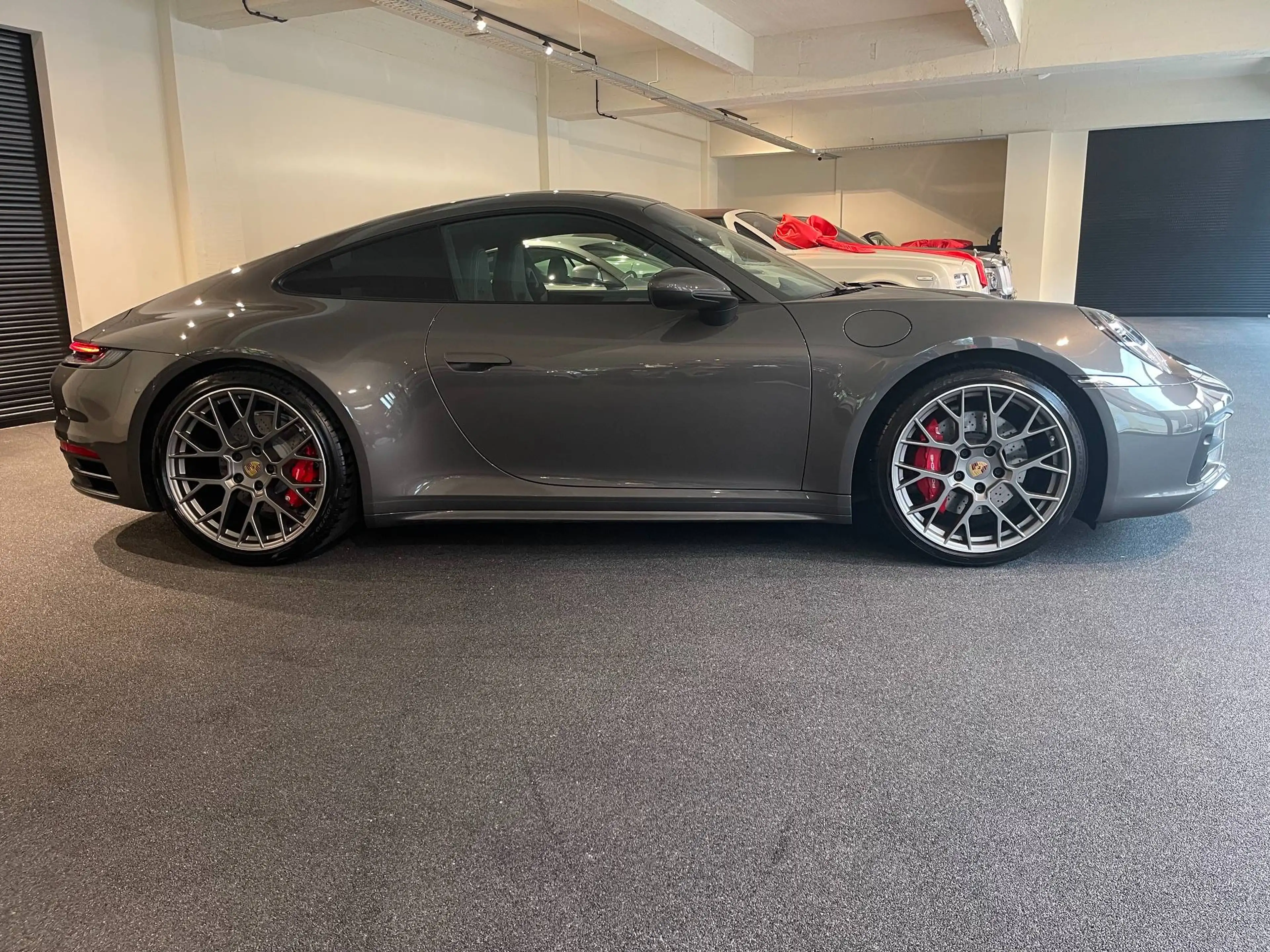 Porsche 992 Carrera 4S Coupé — photo 7
