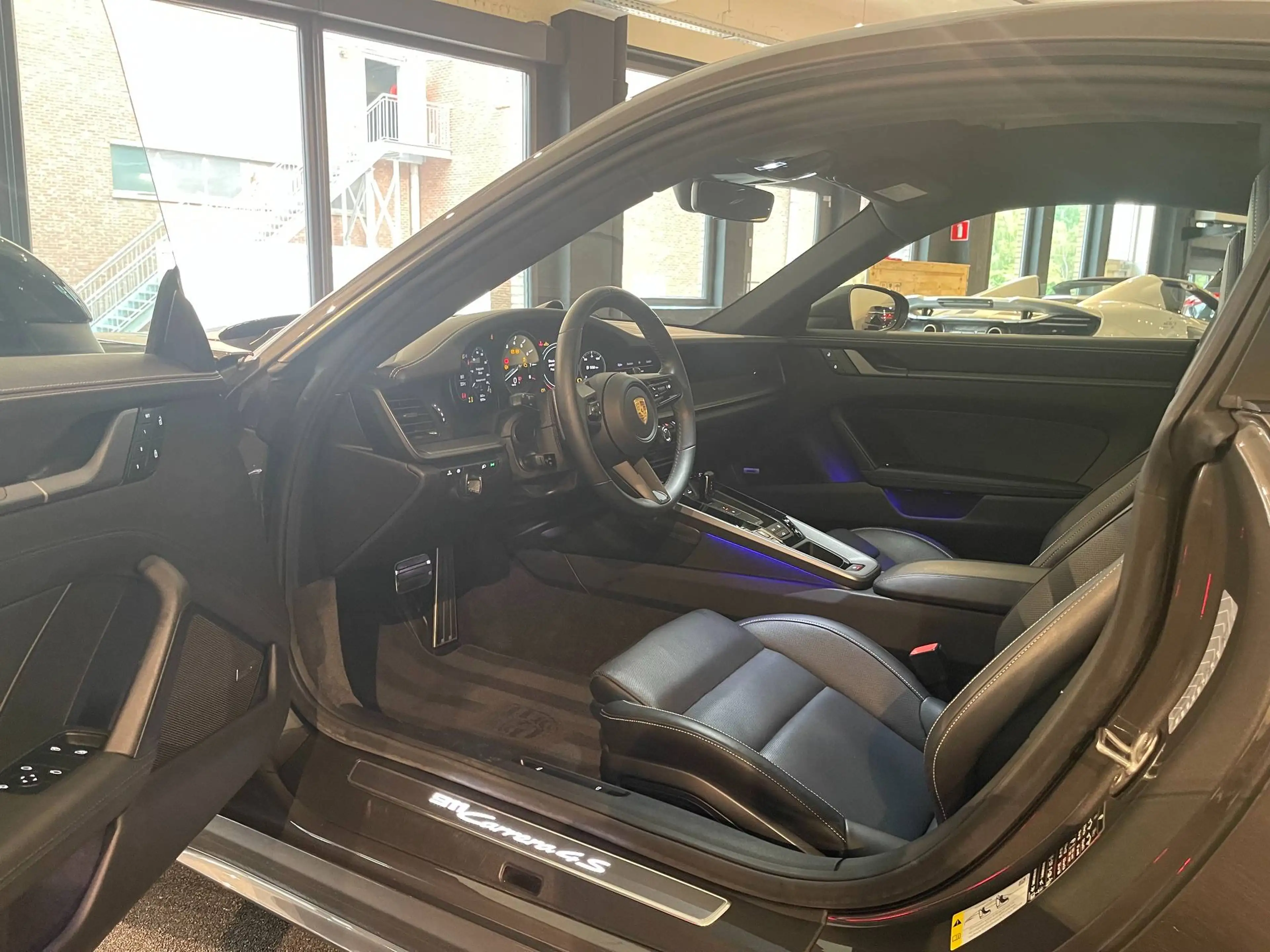 Porsche 992 Carrera 4S Coupé — photo 2