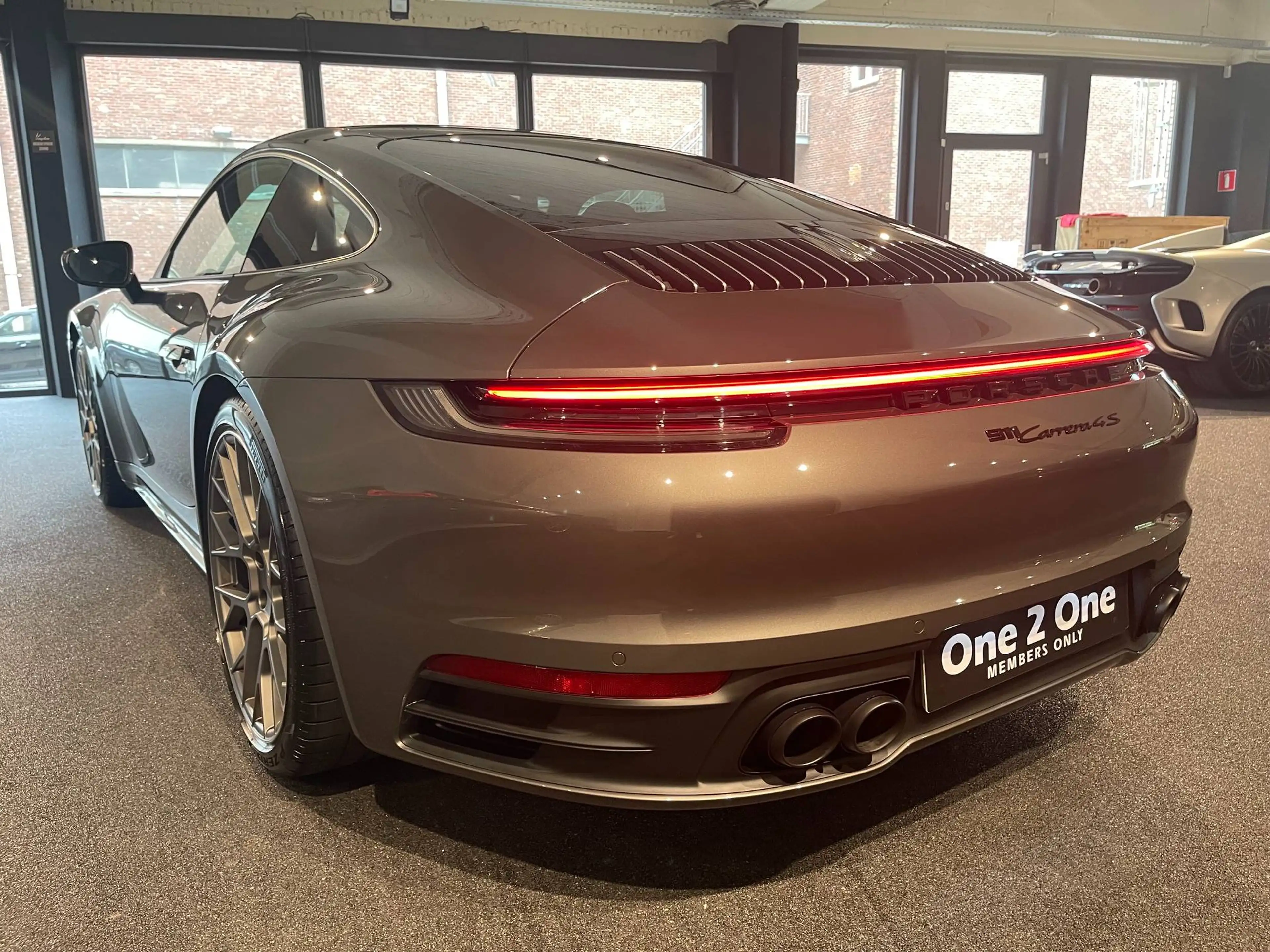Porsche 992 Carrera 4S Coupé — photo 9