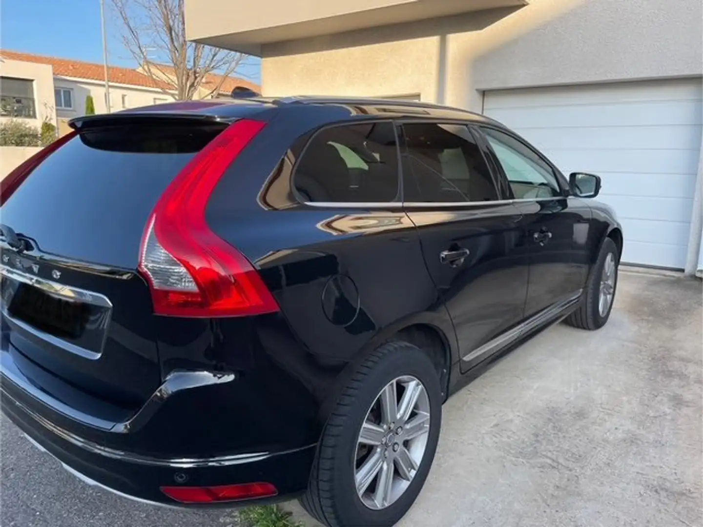 Volvo XC60 XC60 D3 150 ch Summum Geartronic A Noir - 1