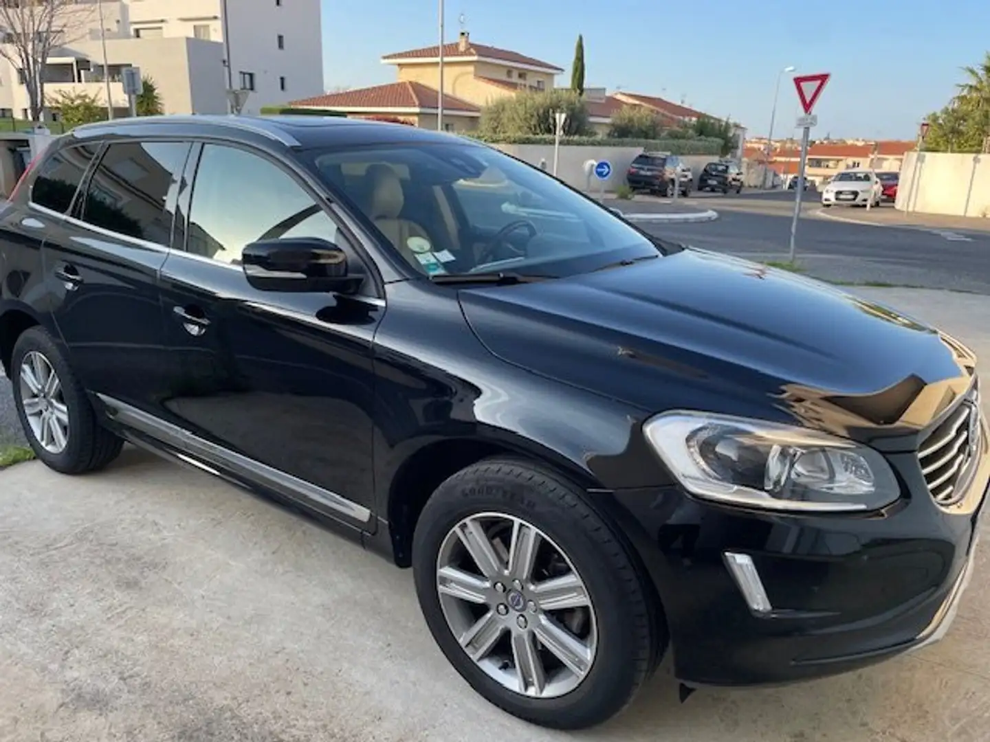 Volvo XC60 XC60 D3 150 ch Summum Geartronic A Noir - 2