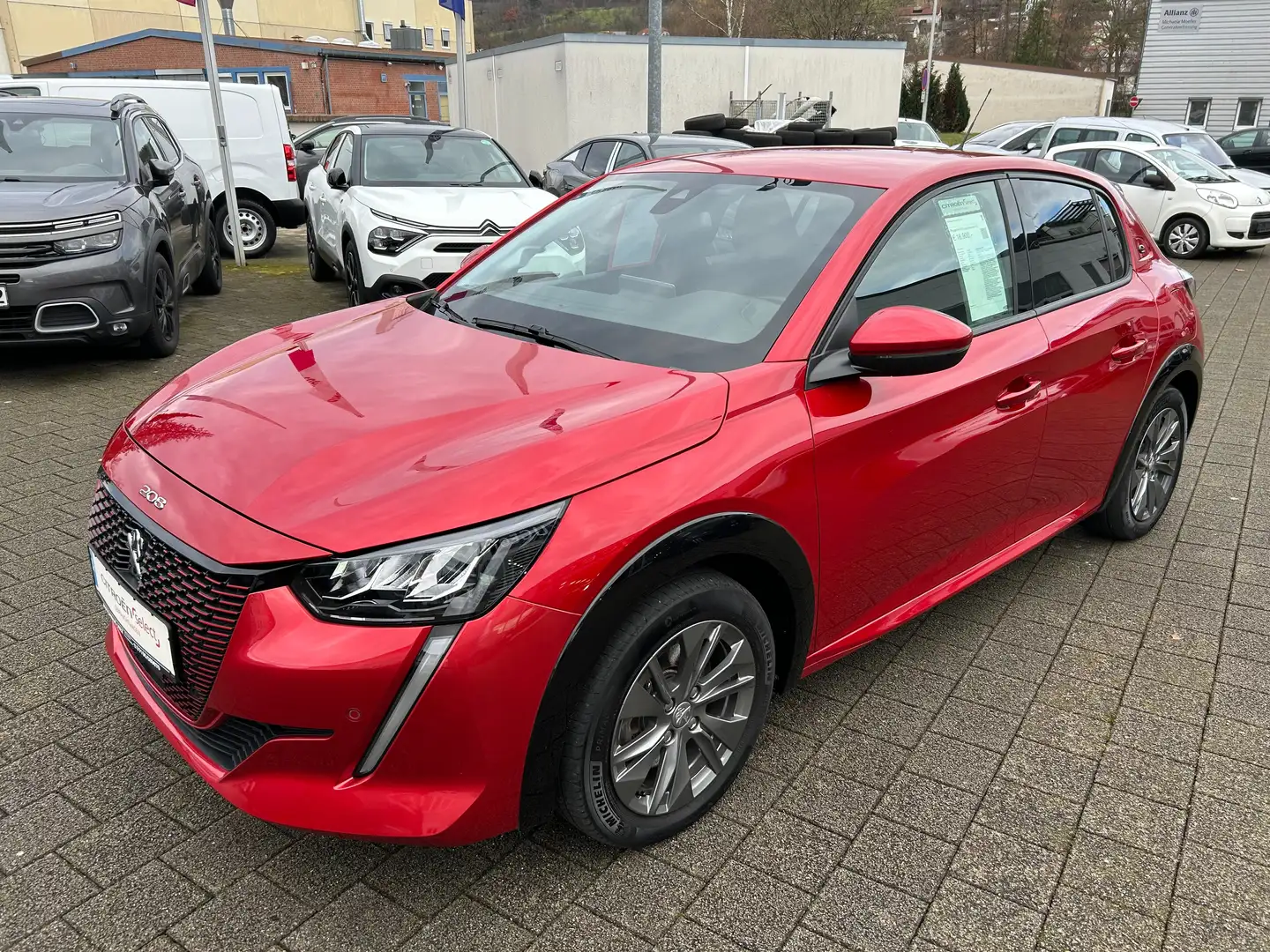 Peugeot e-208 Allure Elektromotor 136 Rot - 1