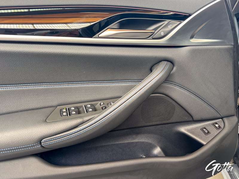 Photo du véhicule BMW 530