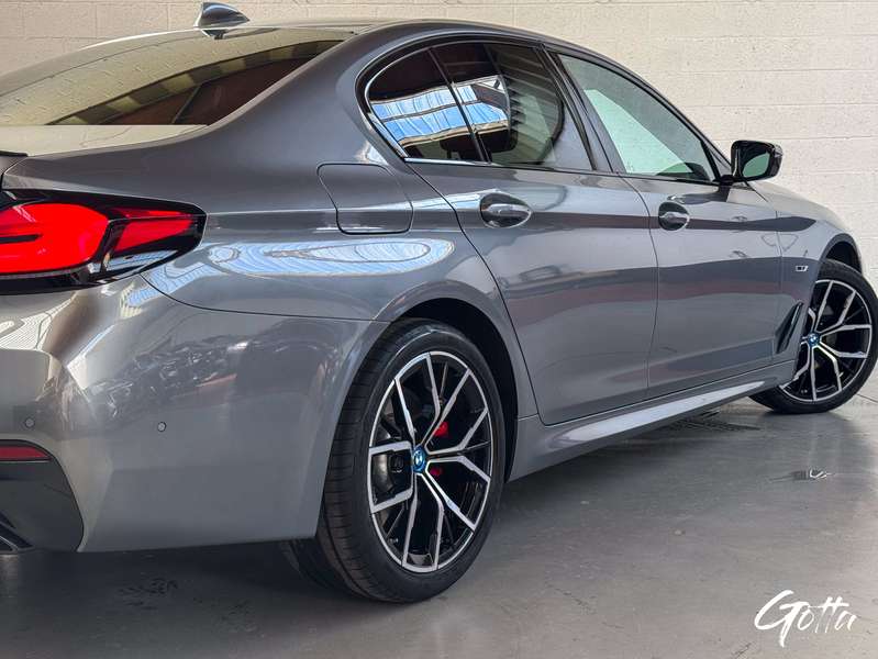 Photo du véhicule BMW 530