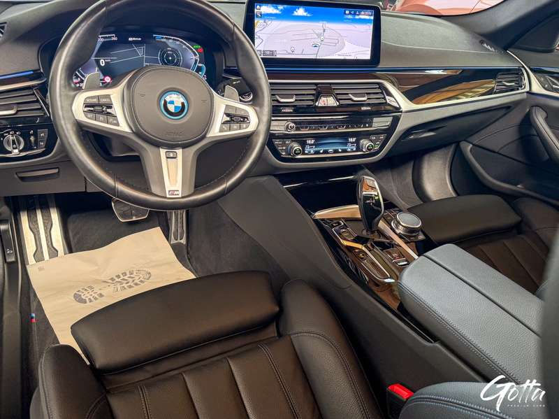 Photo du véhicule BMW 530