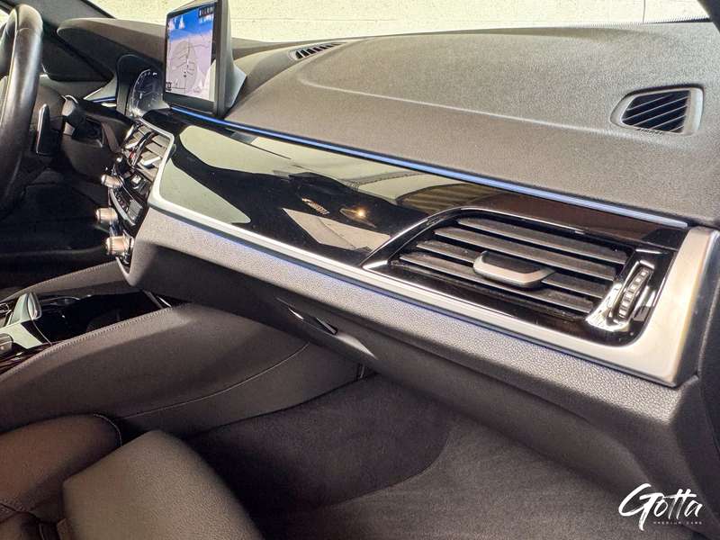 Photo du véhicule BMW 530