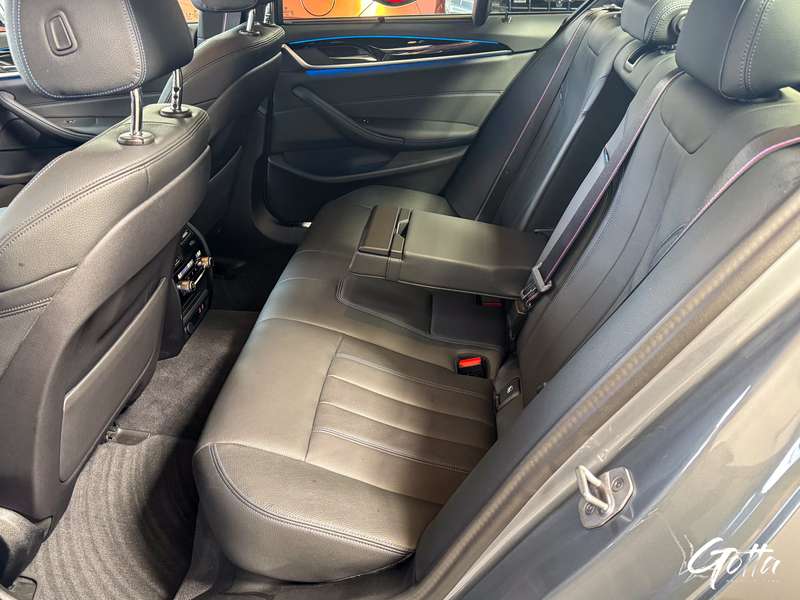 Photo du véhicule BMW 530