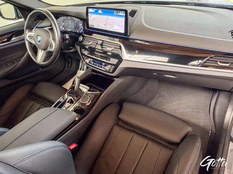 Photo du véhicule BMW 530