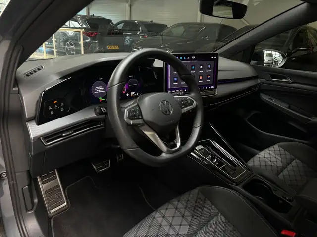 Volkswagen Golf view 3