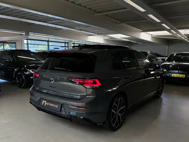 Volkswagen Golf view 2