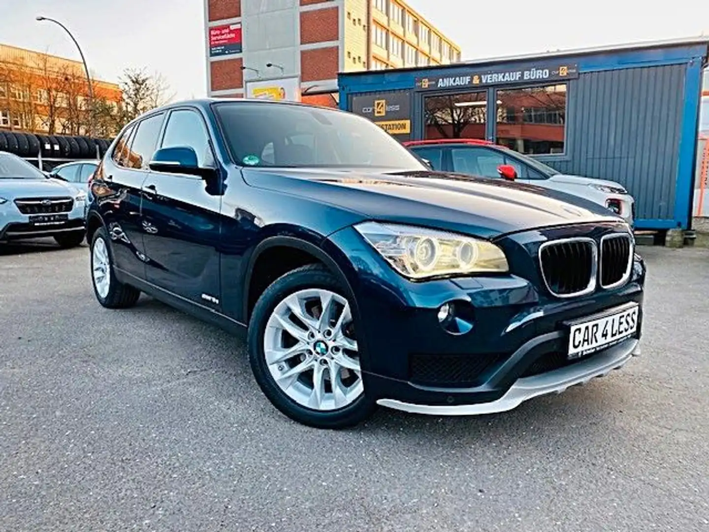 BMW X1 sDrive18d Sport Line Steptronic Blauw - 1