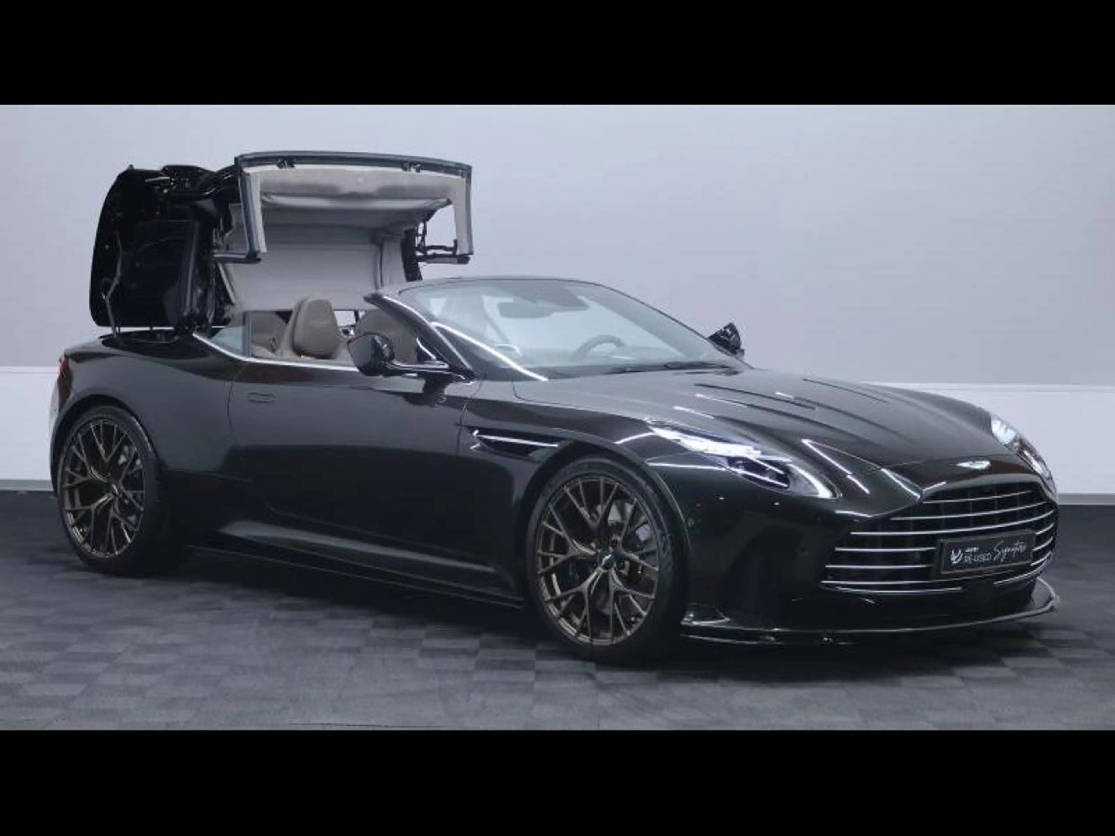 Aston Martin DB12 V8 VOLANTE — photo 7