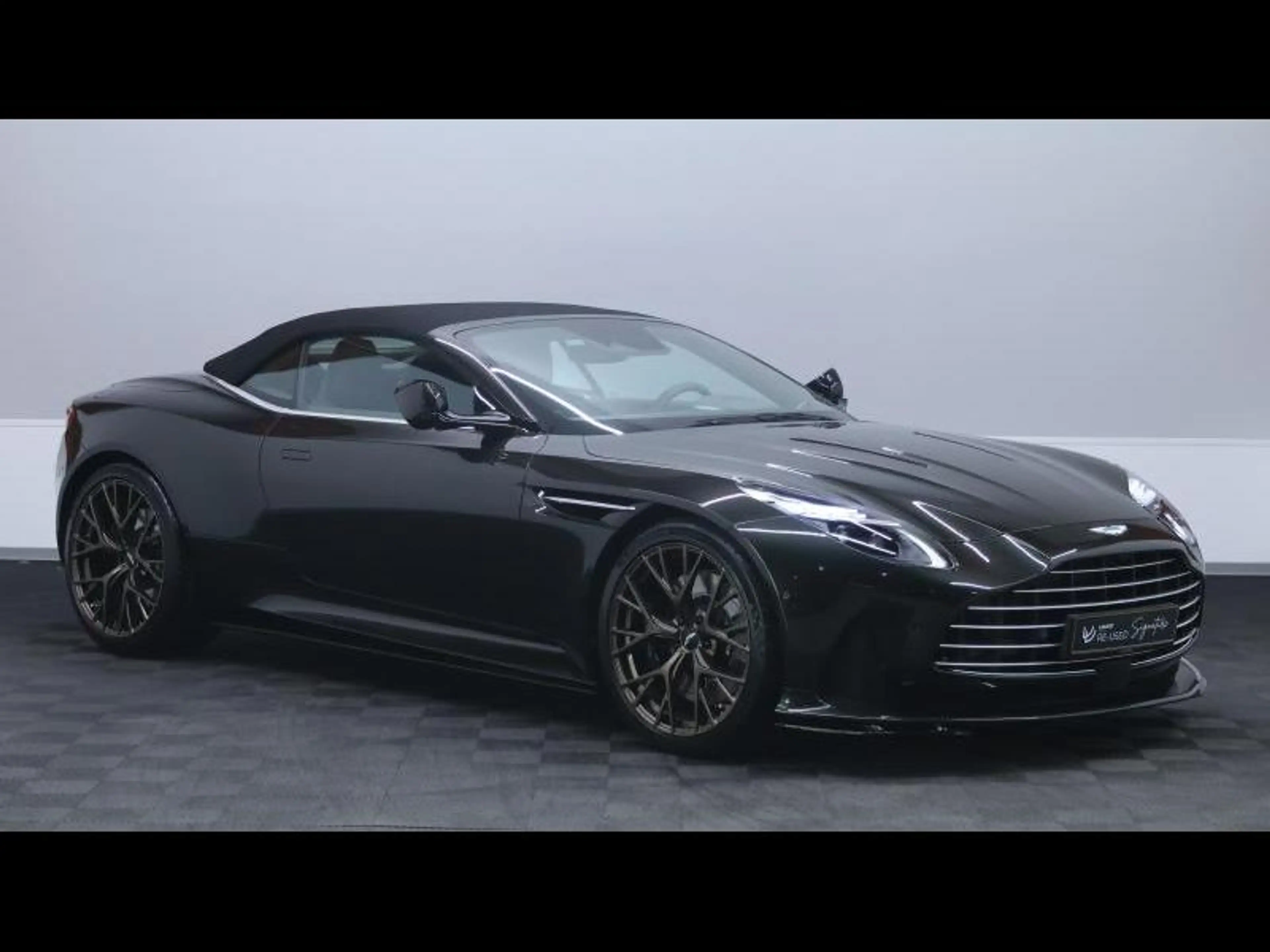 Aston Martin DB12 V8 VOLANTE — photo 8