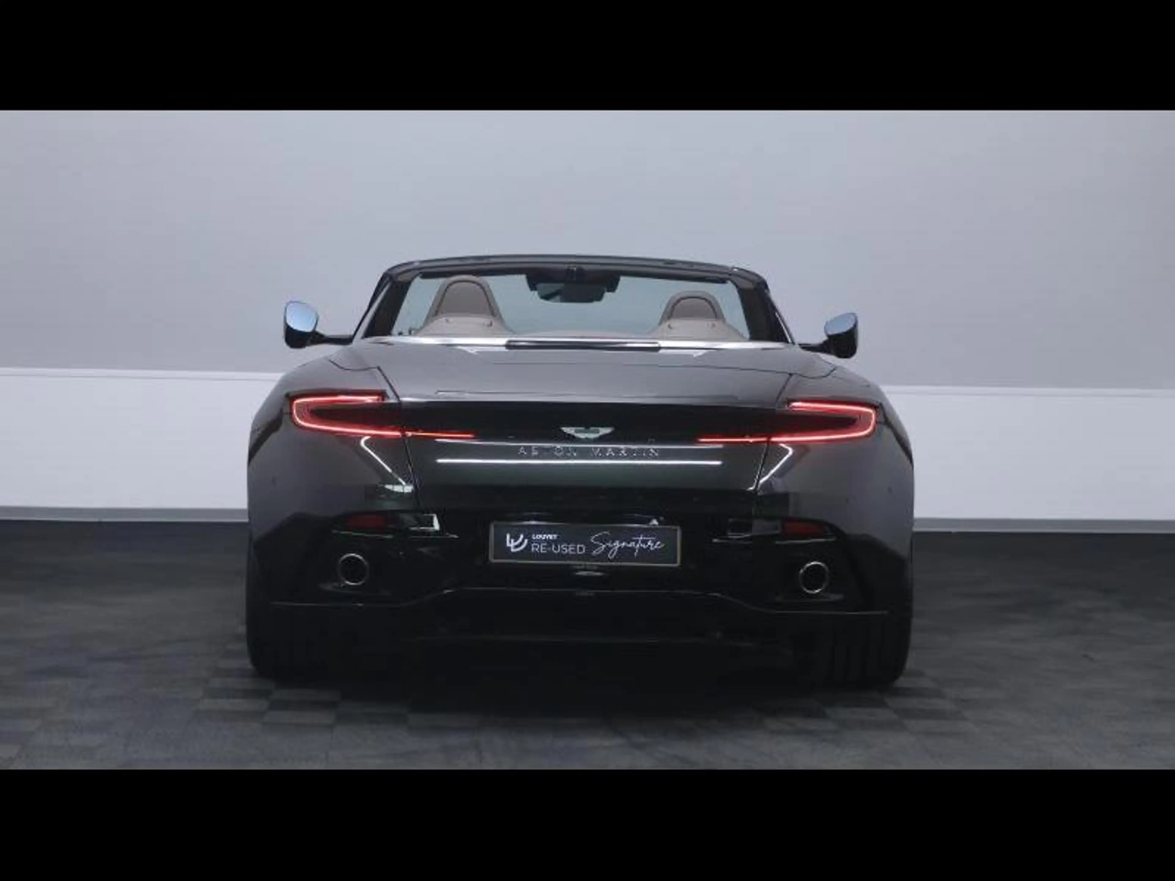 Aston Martin DB12 V8 VOLANTE — photo 15