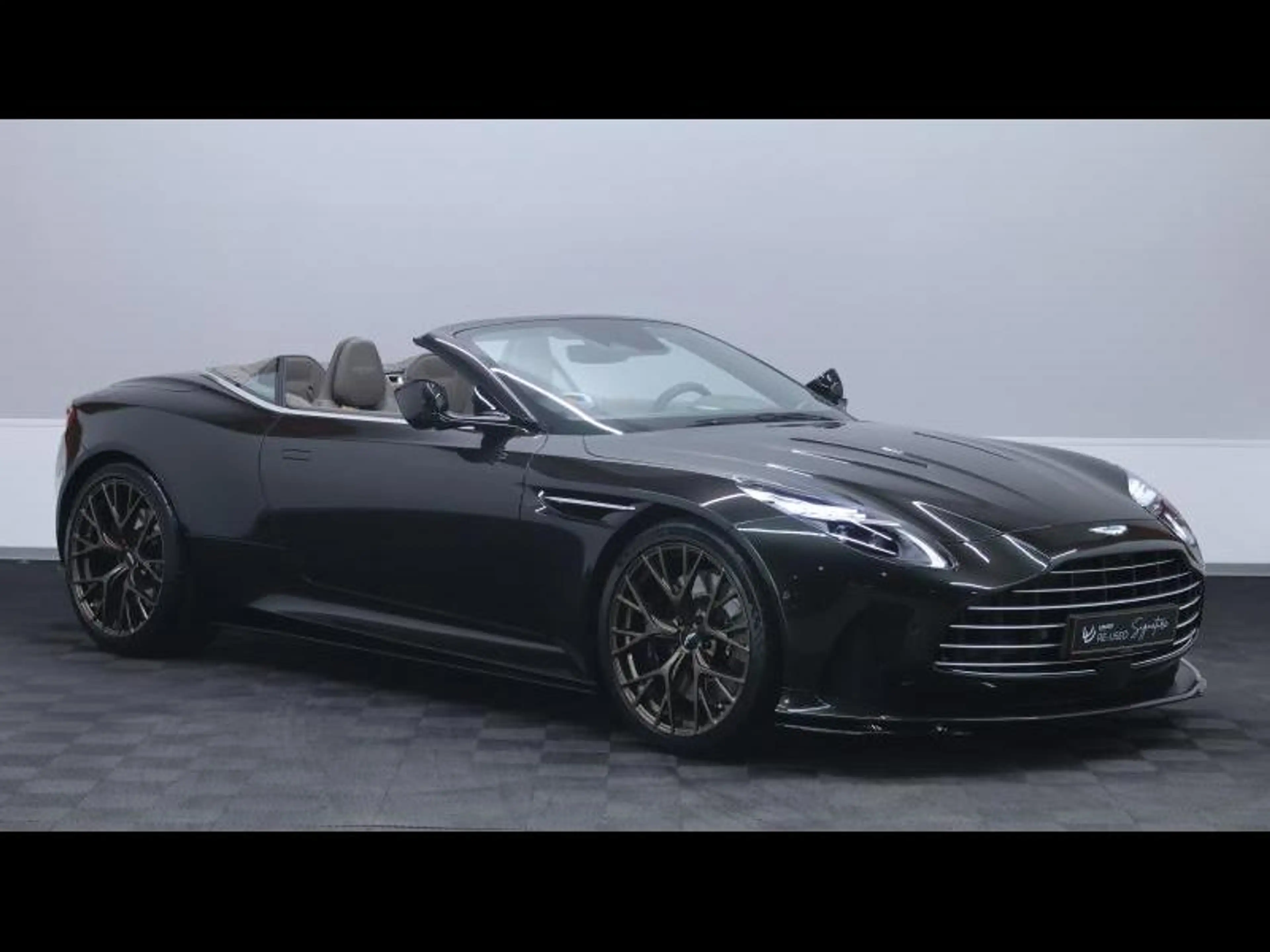 Aston Martin DB12 V8 VOLANTE — photo 6