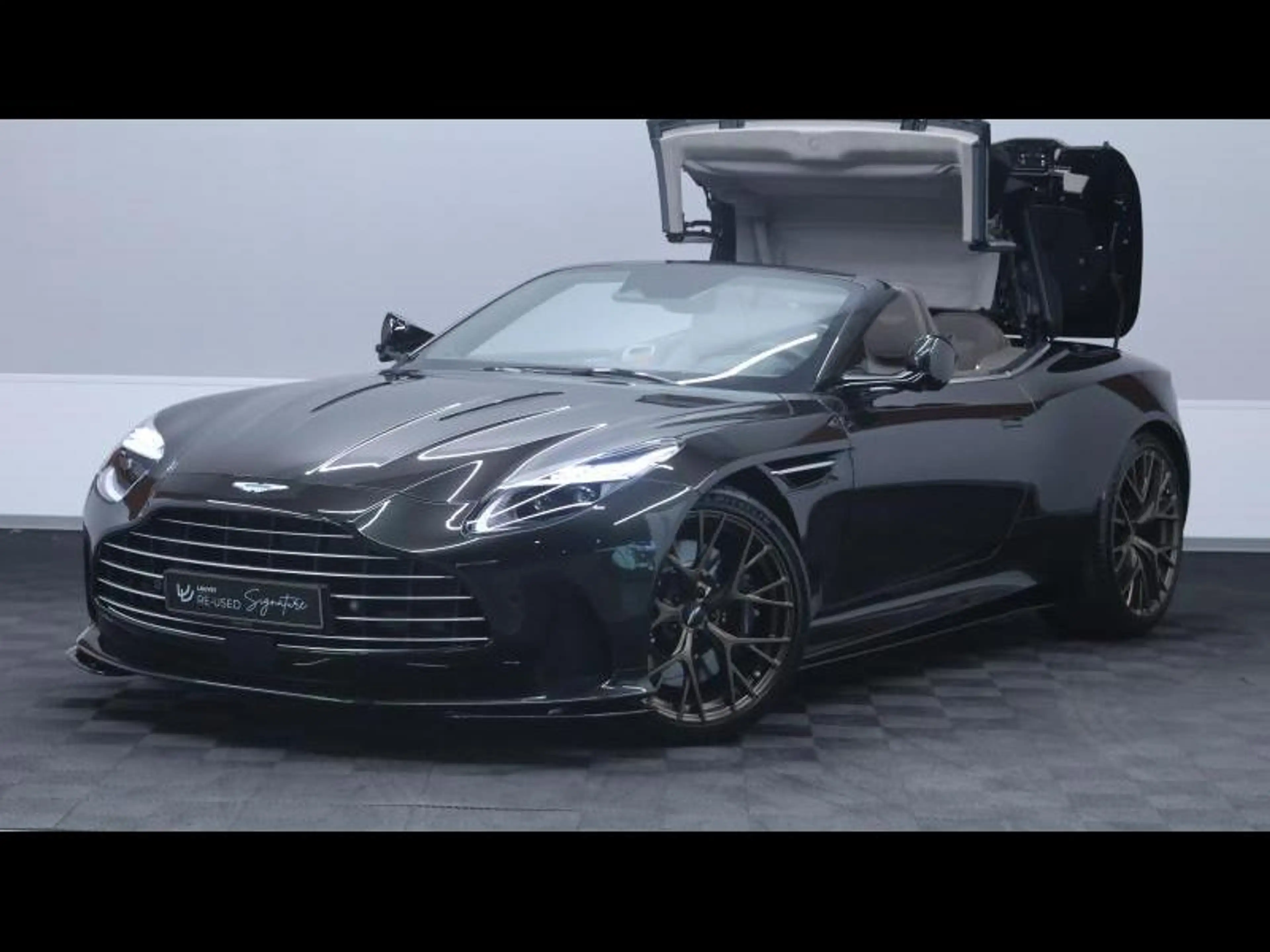 Aston Martin DB12 V8 VOLANTE — photo 2