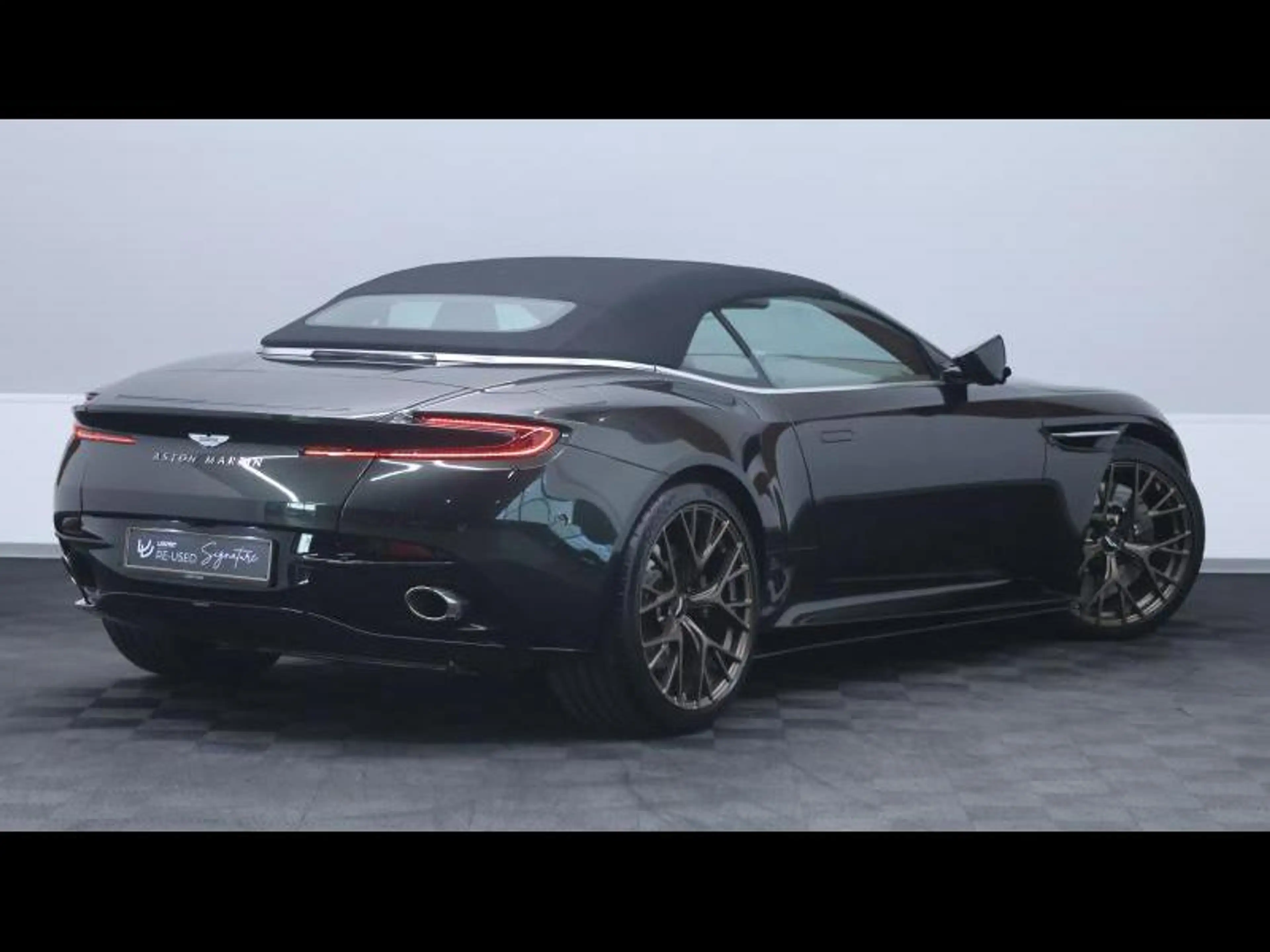 Aston Martin DB12 V8 VOLANTE — photo 14