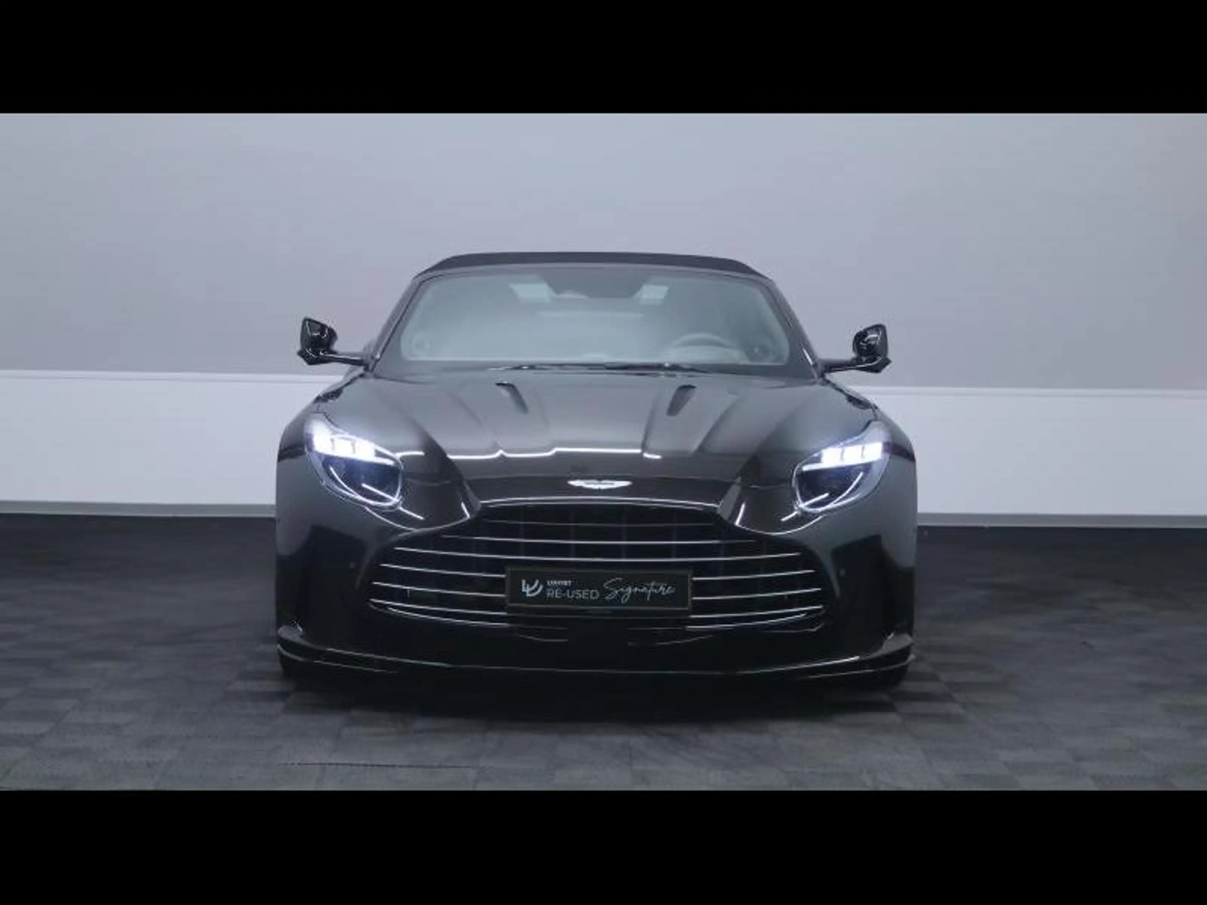 Aston Martin DB12 V8 VOLANTE — photo 5