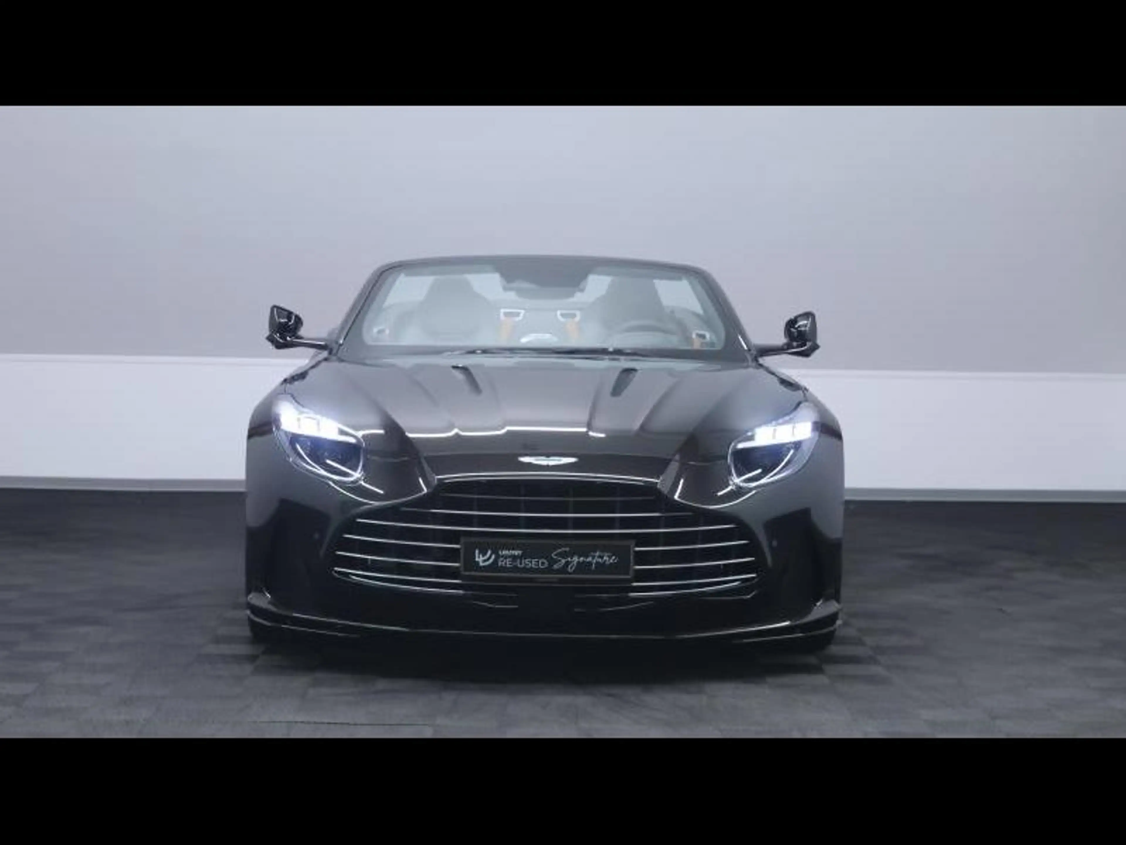 Aston Martin DB12 V8 VOLANTE — photo 4