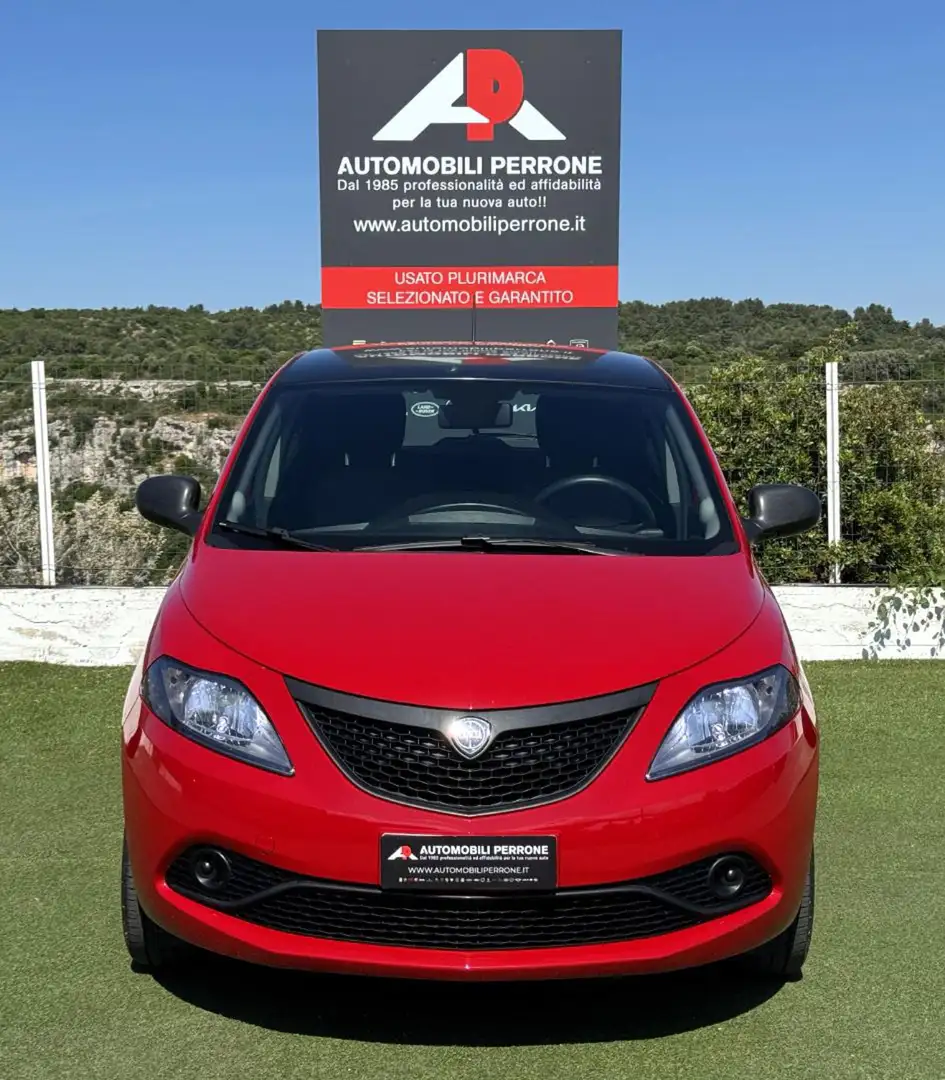 Lancia Ypsilon 1.0 FireFly Hybrid GPL Ecochic Silver Rojo - 2