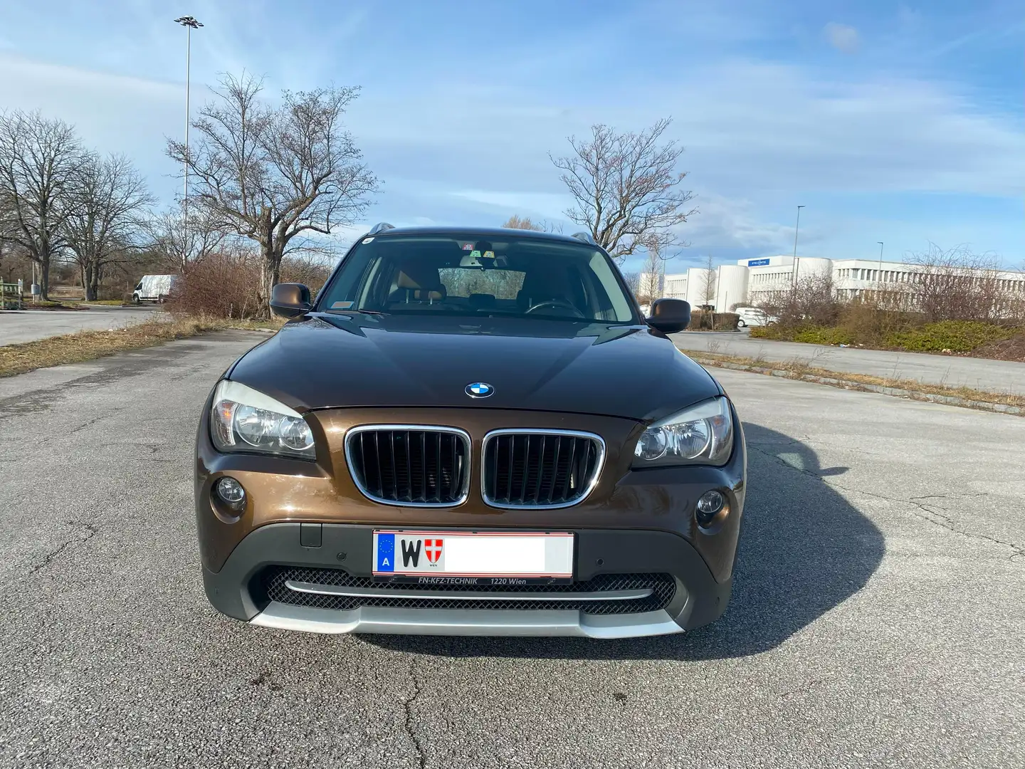 BMW X1 X1 xDrive18d Aut. Braun - 2