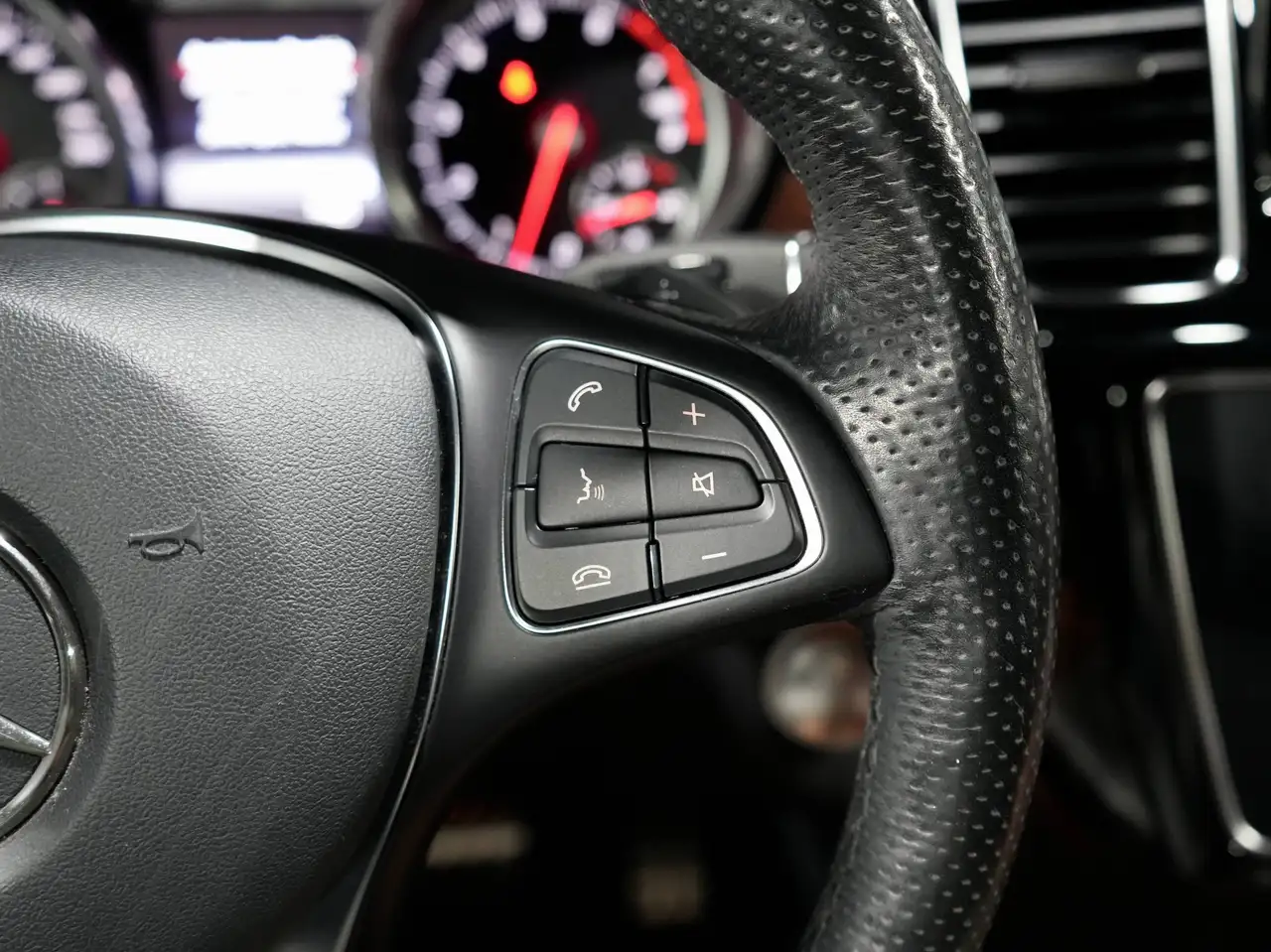 Mercedes-Benz GLE снимка Mercedes-Benz GLE
