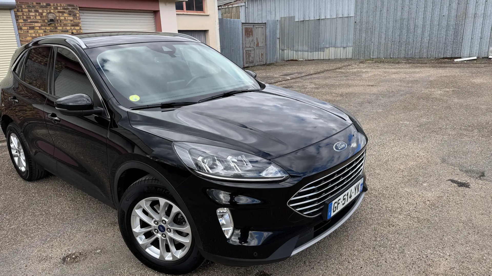 Ford Kuga TİTANİUM POWERSHİFT 1.ère main/CarPlay/Caméra Noir - 1