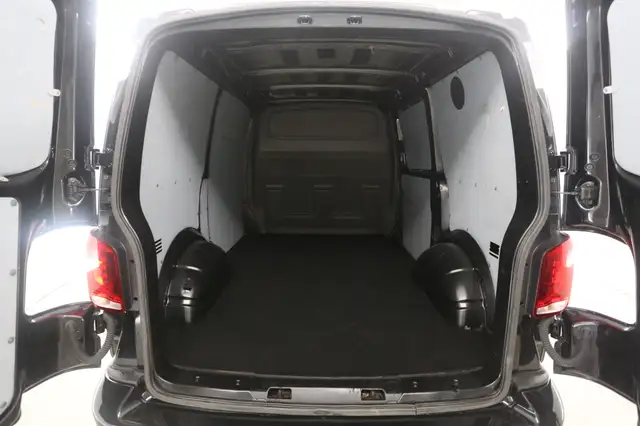 Volkswagen Transporter view 3