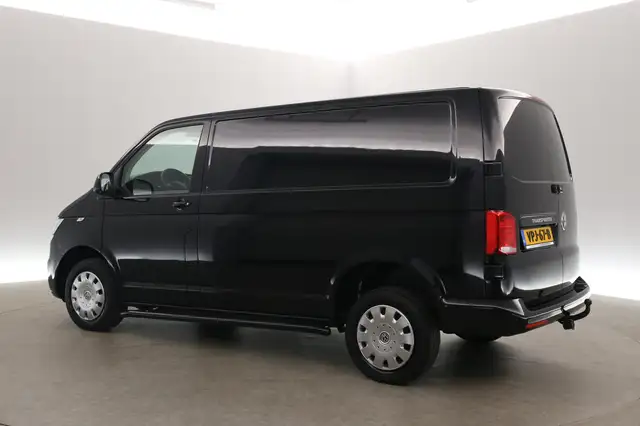 Volkswagen Transporter view 4