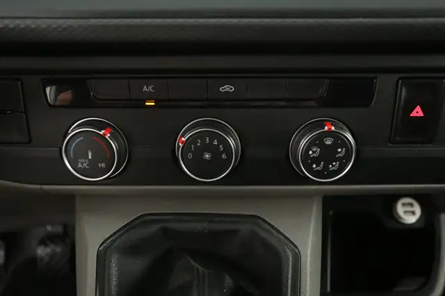 Volkswagen Transporter view 12