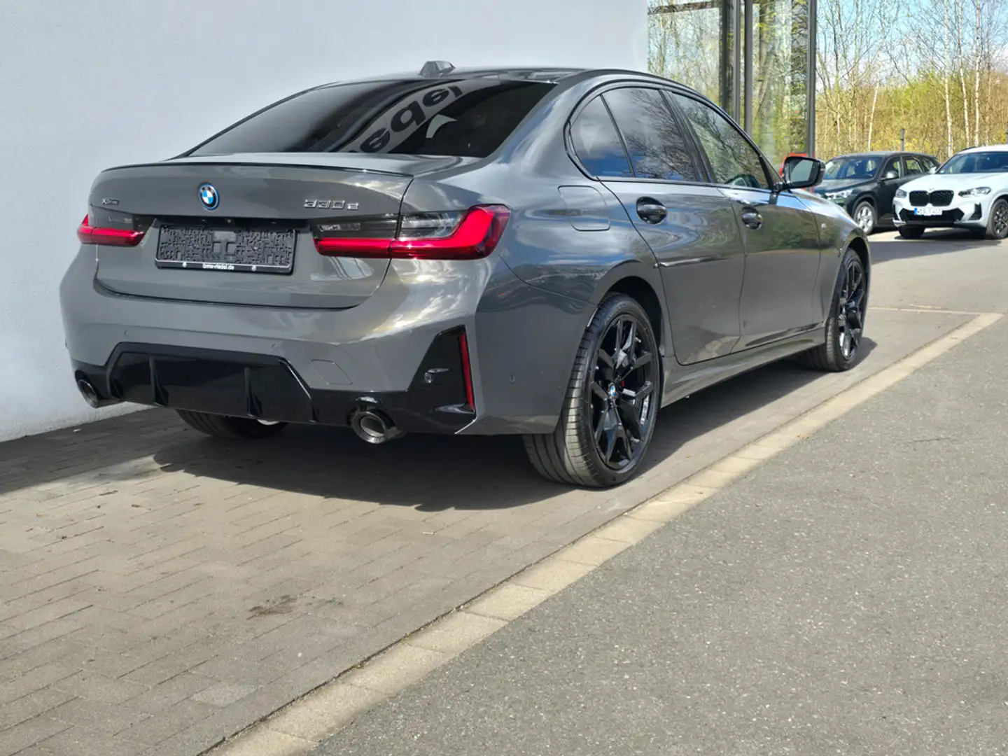 BMW 330 e xDrive M Sportpaket Pro*ACC*adapLED*19"LMR* Grau - 2